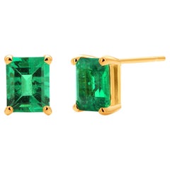 Emerald Shaped Colombia Emerald 0.93 Carat Yellow Gold 0.20 Inch Stud Earrings
