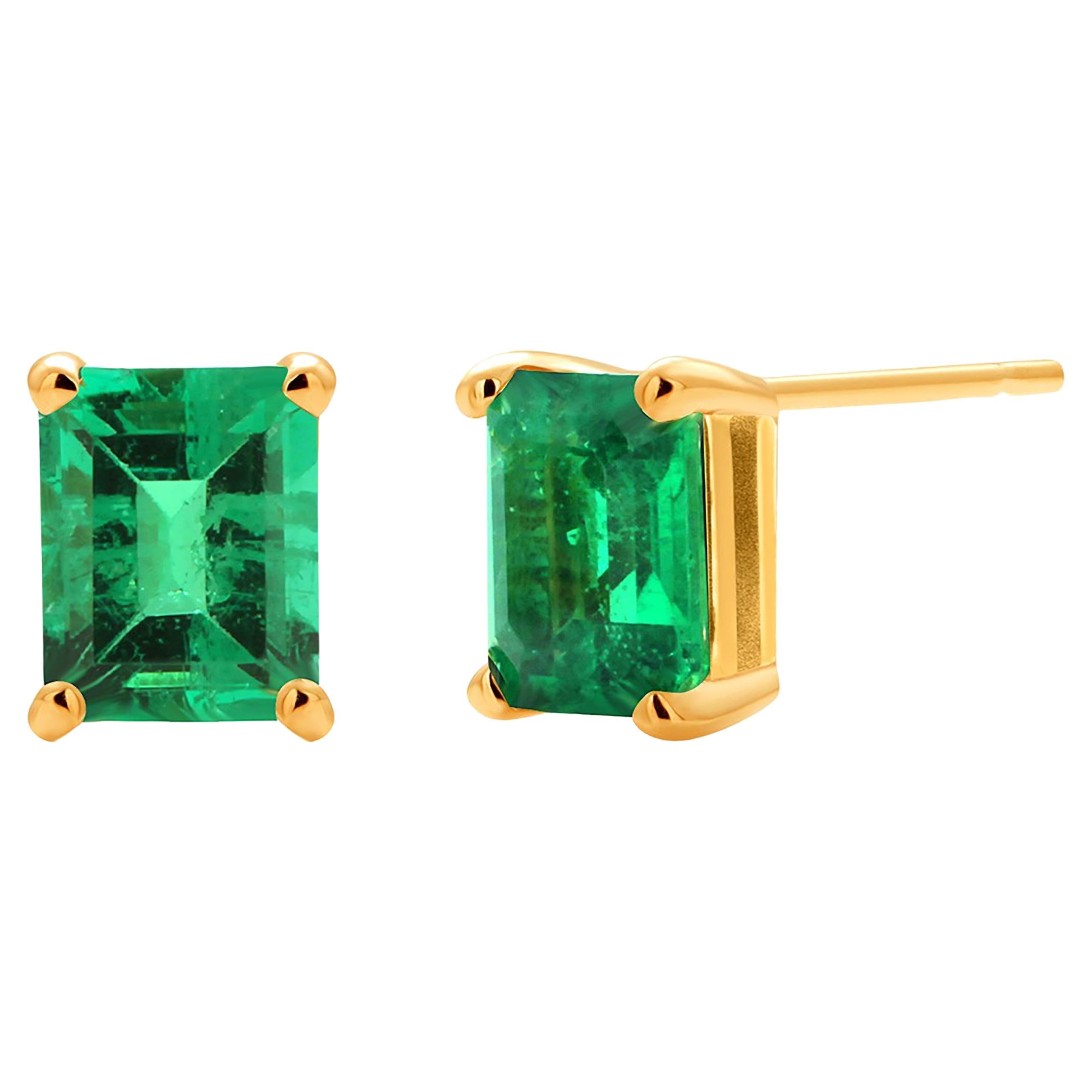 Emerald Shaped Colombia Emerald 0.98 Carat Yellow Gold 0.20 Inch Stud Earrings For Sale