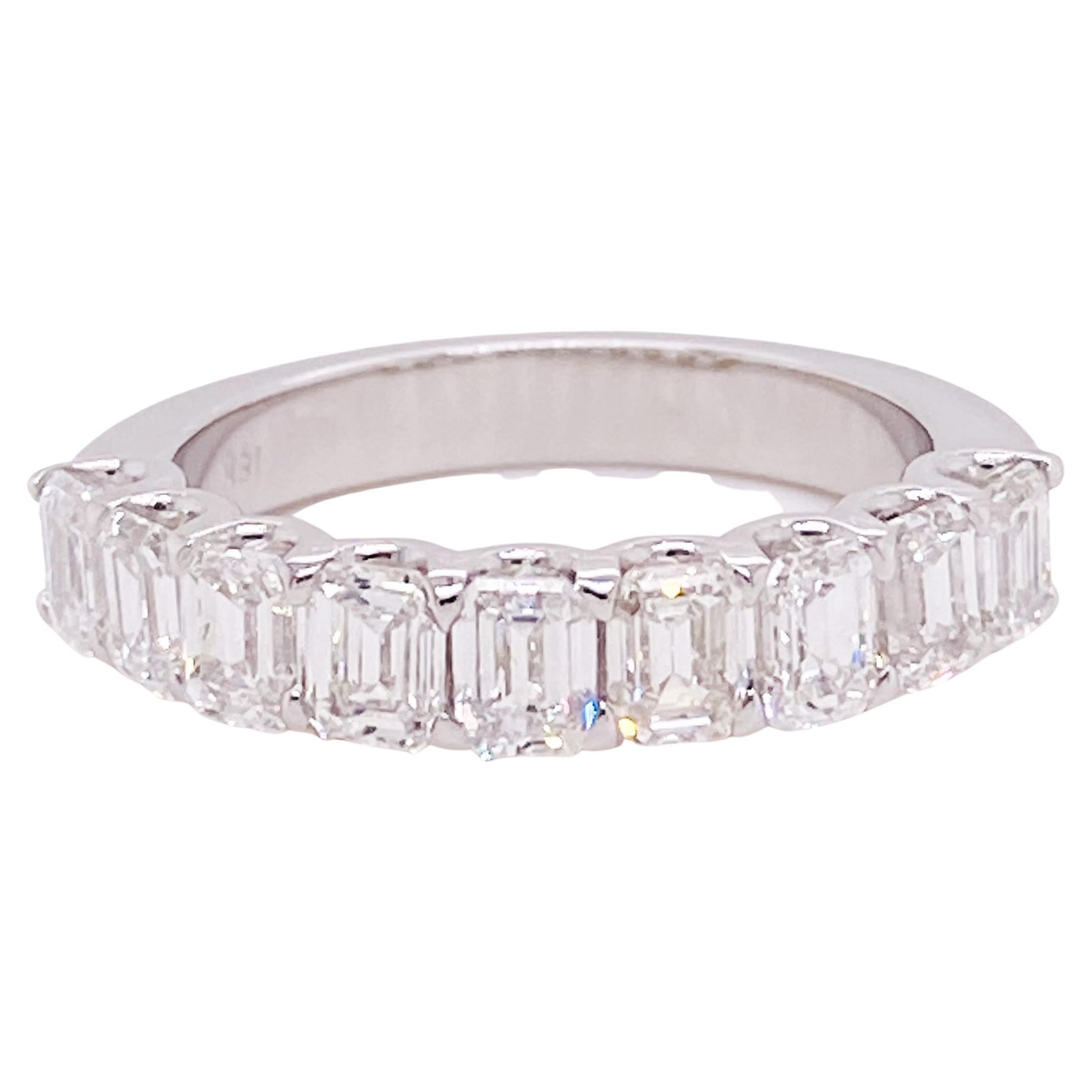 Bague en or blanc 18 carats avec diamants en forme d'émeraude et diamants de 2,4 carats en vente