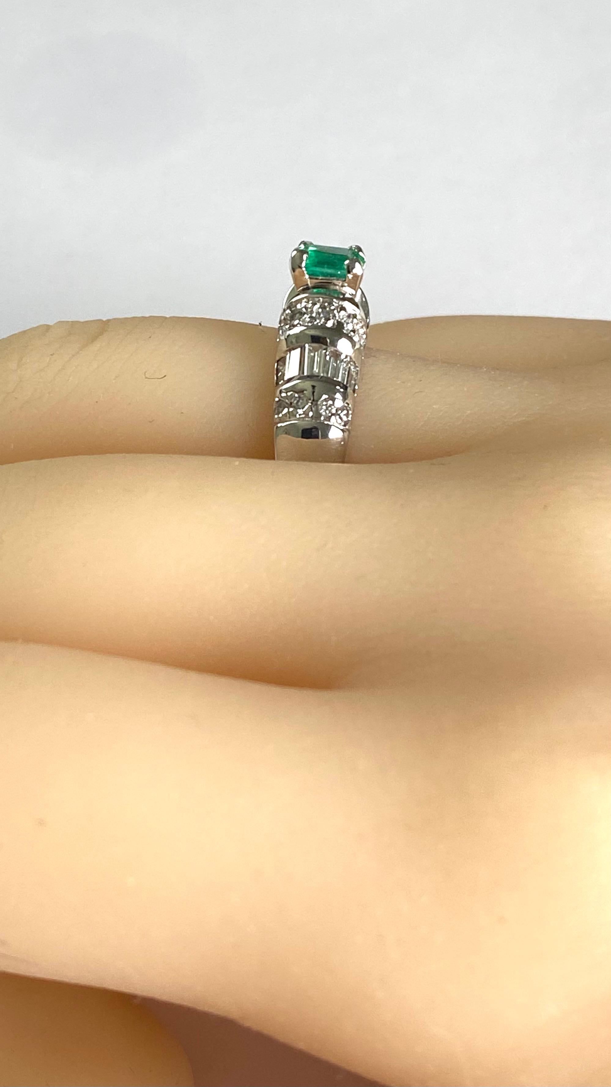 Emerald Shaped Emerald Baguette Round Diamond Ring in Vintage 14K White Gold In Good Condition For Sale In New York, NY