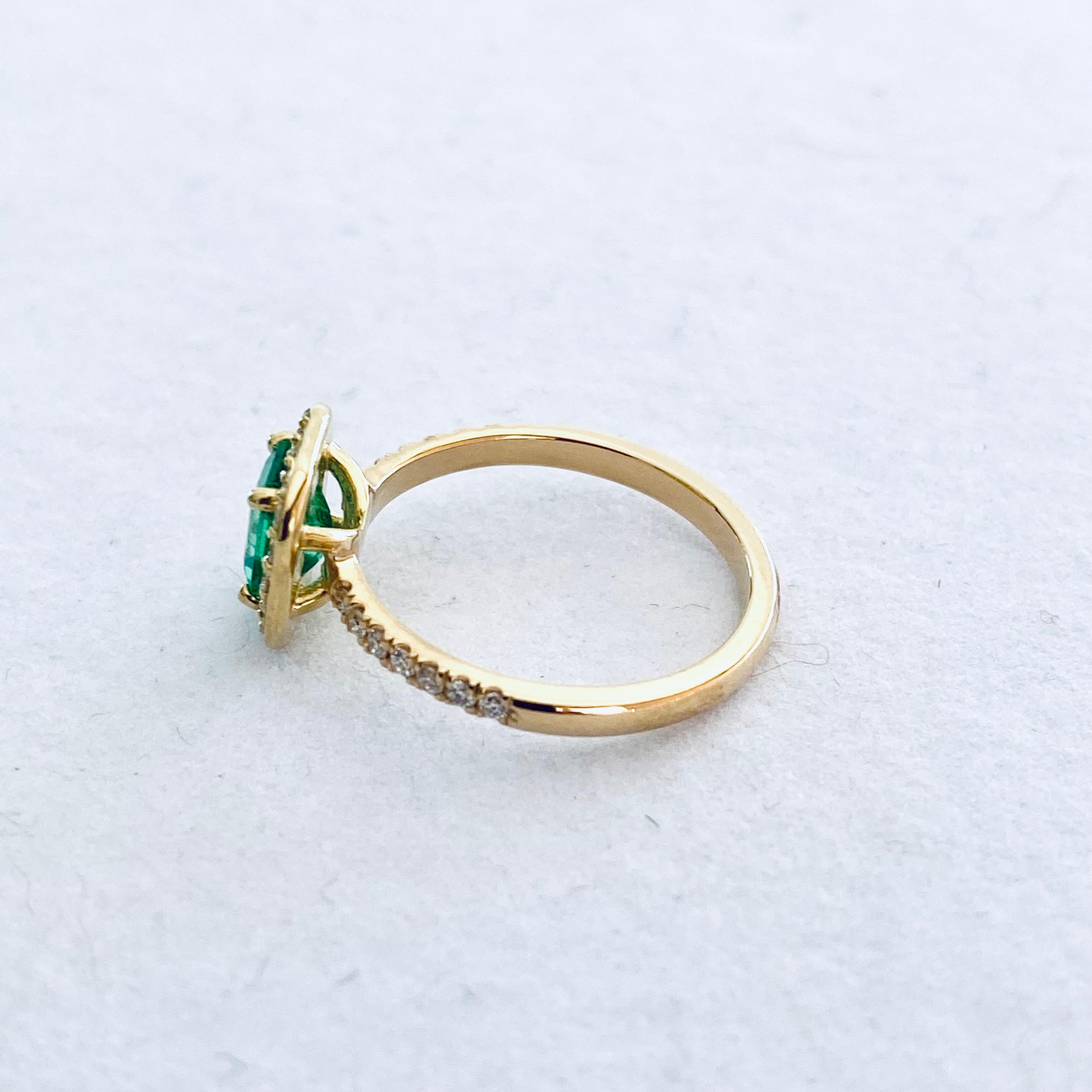 Smaragdförmiger Smaragd-Diamant-Ring aus 18 Karat Gelbgold mit 1,45 Karat Halo im Angebot 5
