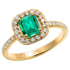 Smaragdförmiger Smaragd-Diamant-Ring aus 18 Karat Gelbgold mit 1,45 Karat Halo