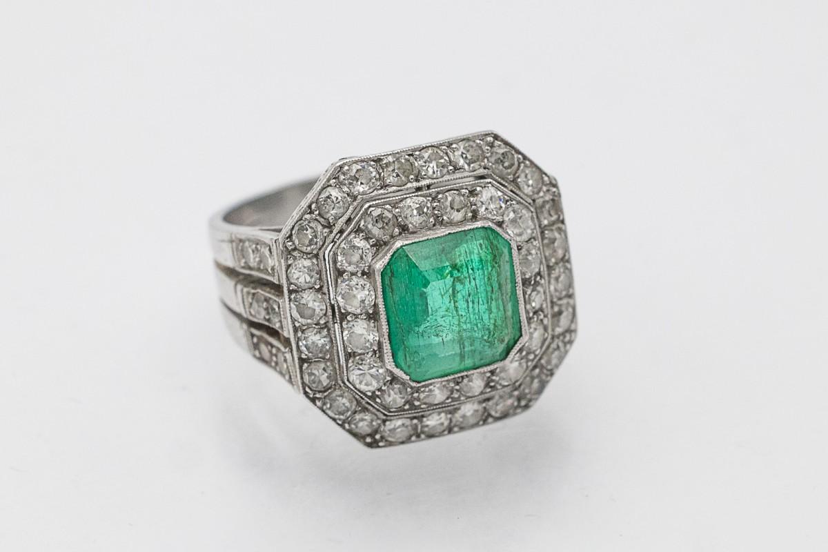 Anello tipo sigillo con smeraldo e diamanti di grande effetto in vendita 2