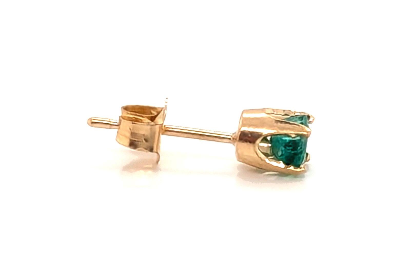 Taglio rotondo Emerald Single Stud Earring .25ct Round 14K Yellow Gold May Birthstone in vendita