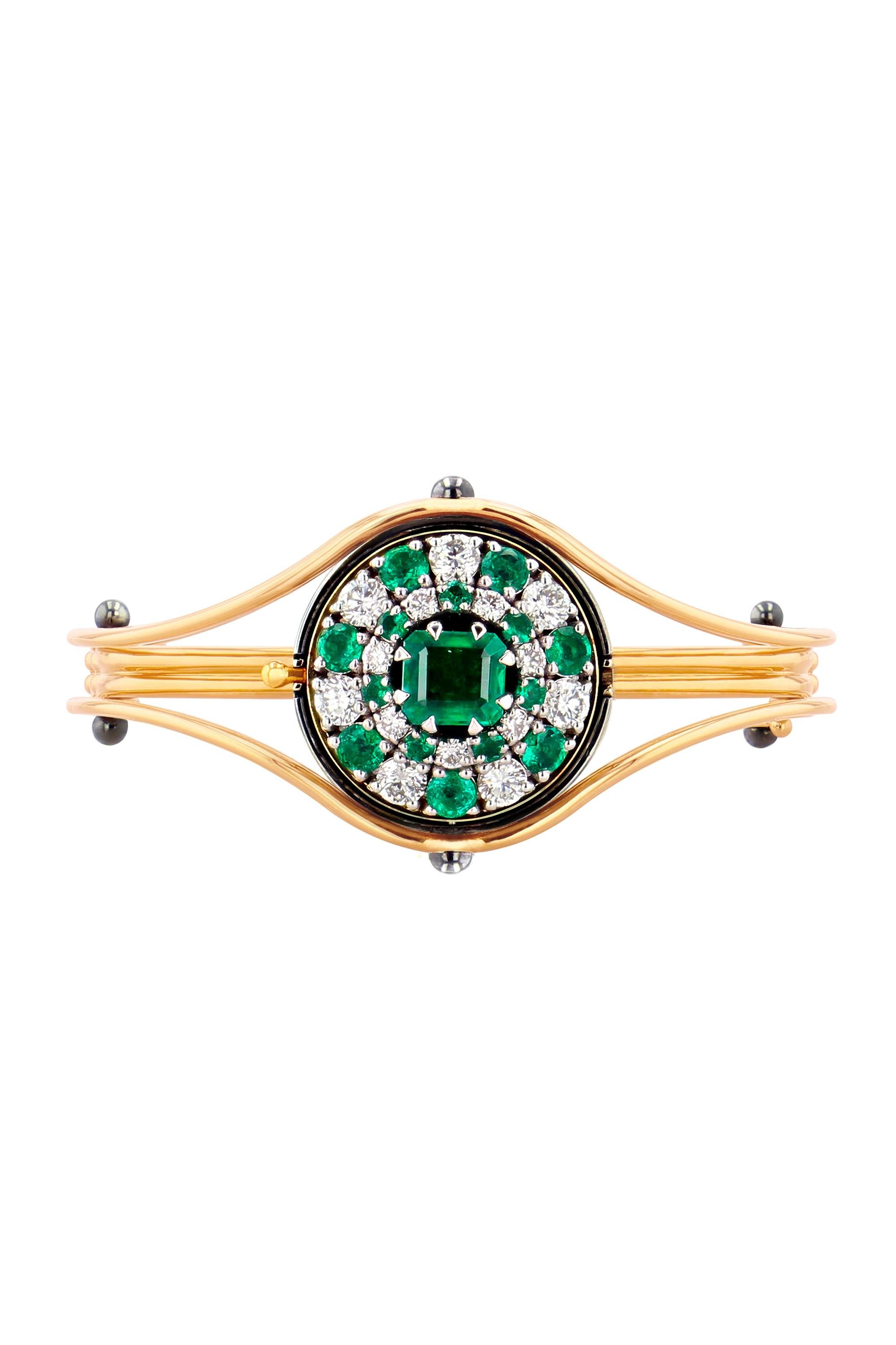 Gold and distressed silver bracelet. Rotating sphere revealing an emerald surrounded by emeralds and diamonds.

Details: 
Central Emerald: 1.42 cts certified Zambia
Emeralds: 1.1 cts
Diamonds: 1.33 cts
18k Yellow Gold: 32 g
Distressed Silver: 7