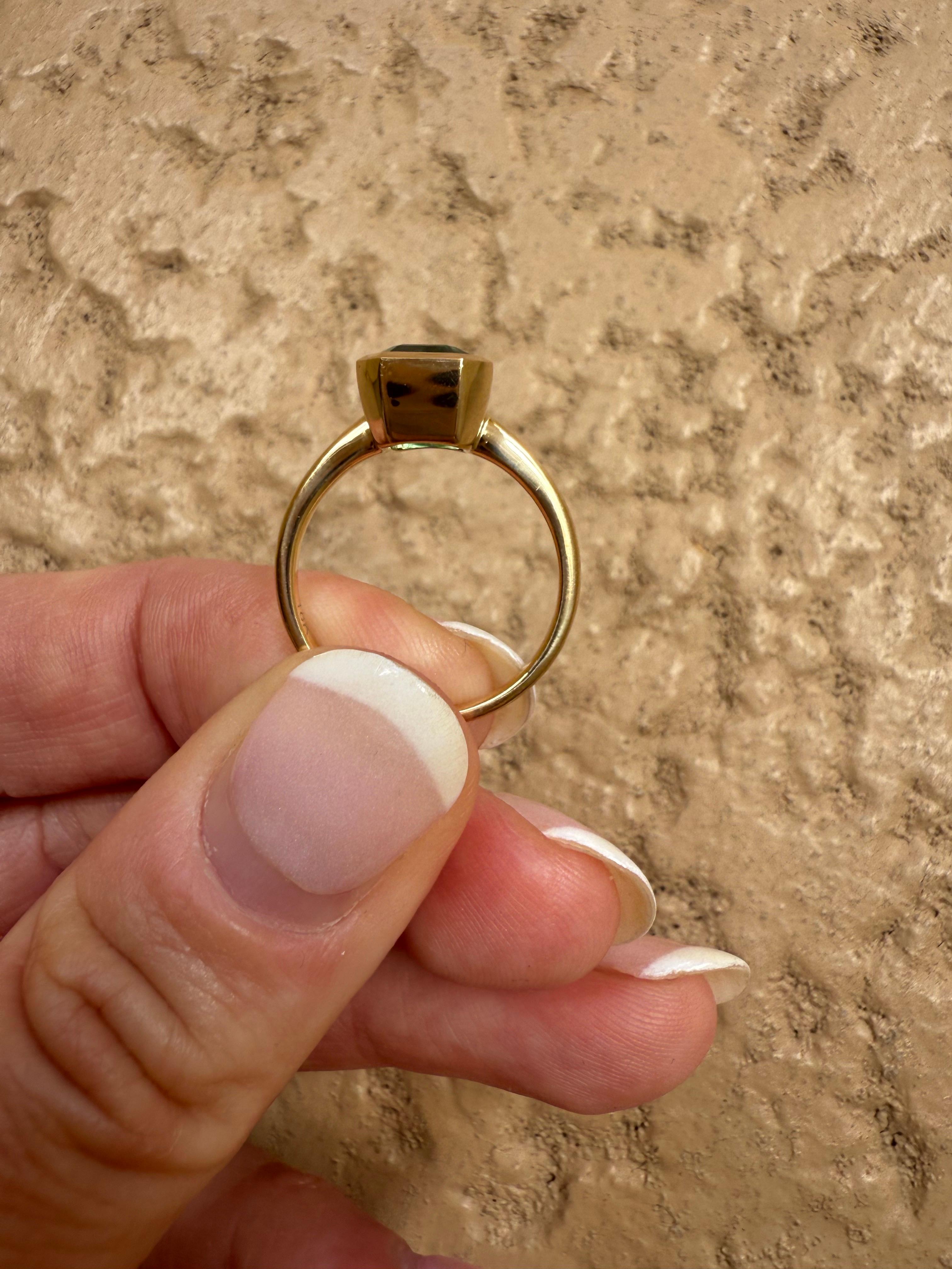 Smaragd Solitär Diamantring 18KT Gold im Angebot 3