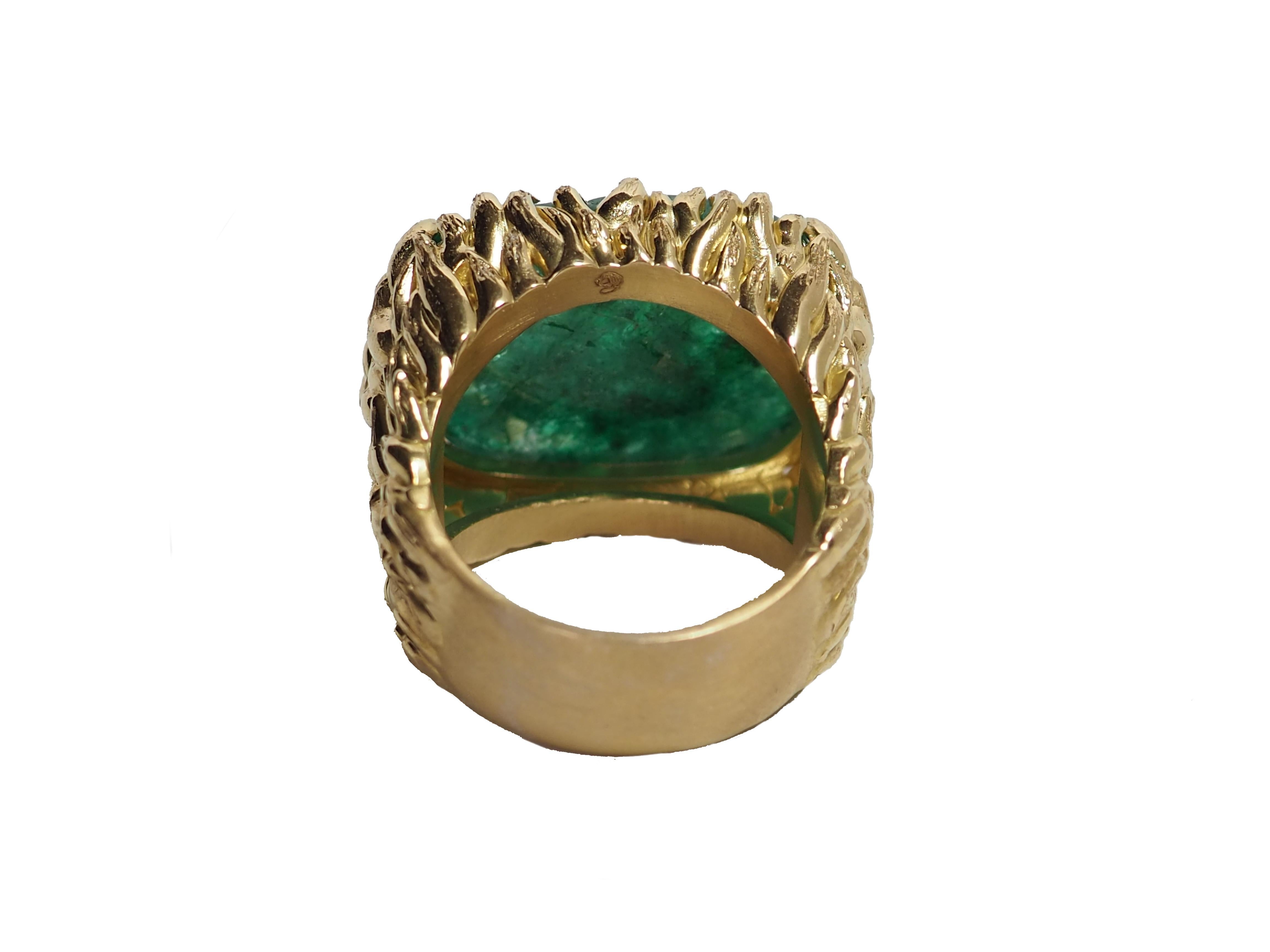 Emerald Solitaire Gold Ring In Excellent Condition For Sale In Milan, IT