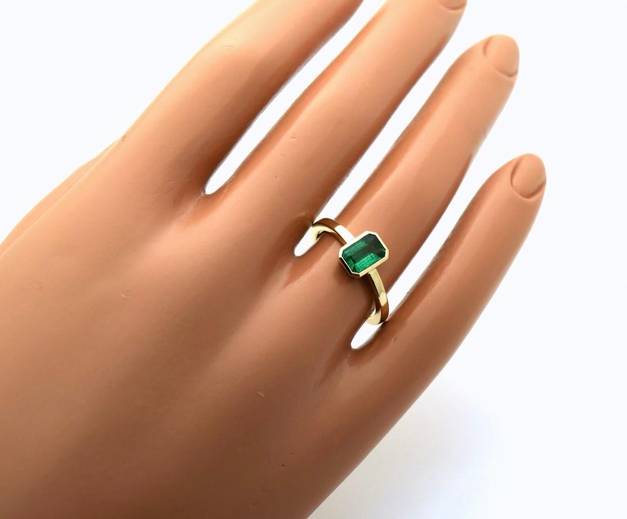 Women's or Men's Emerald solitaire ring 18KT yellow gold emerald cut ring engagement ring For Sale