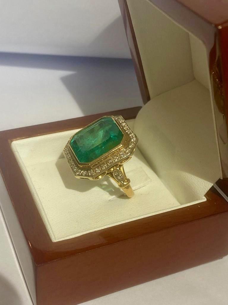 Colombian Emerald Solitaire Ring 16 Carats In Good Condition For Sale In London, GB