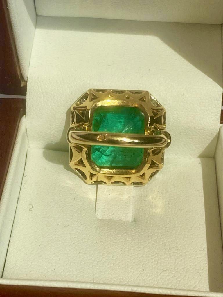 Colombian Emerald Solitaire Ring 16 Carats For Sale 1
