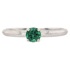 Anillo solitario de esmeralda en oro blanco macizo de 14 quilates redondo de 4 mm