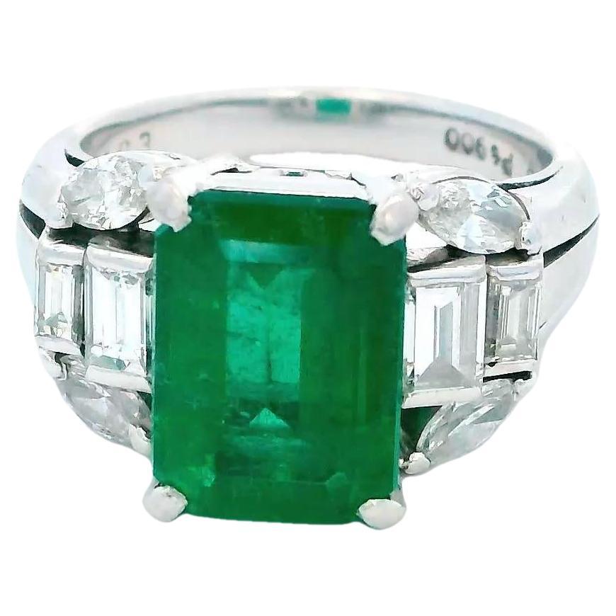 Emerald Solitaire Ring With Diamonds For Sale