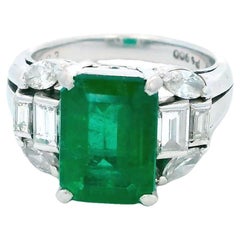 Smaragd Solitär-Ring mit Diamanten