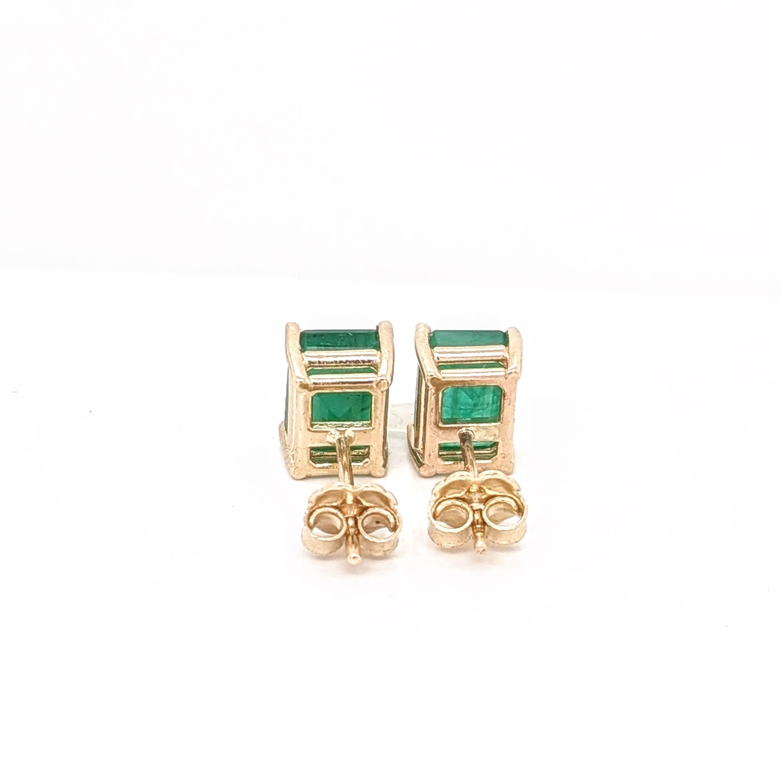 Clous d'oreilles solitaires en or massif 14 carats taille émeraude 7 x 5 mm Neuf - En vente à Columbus, OH