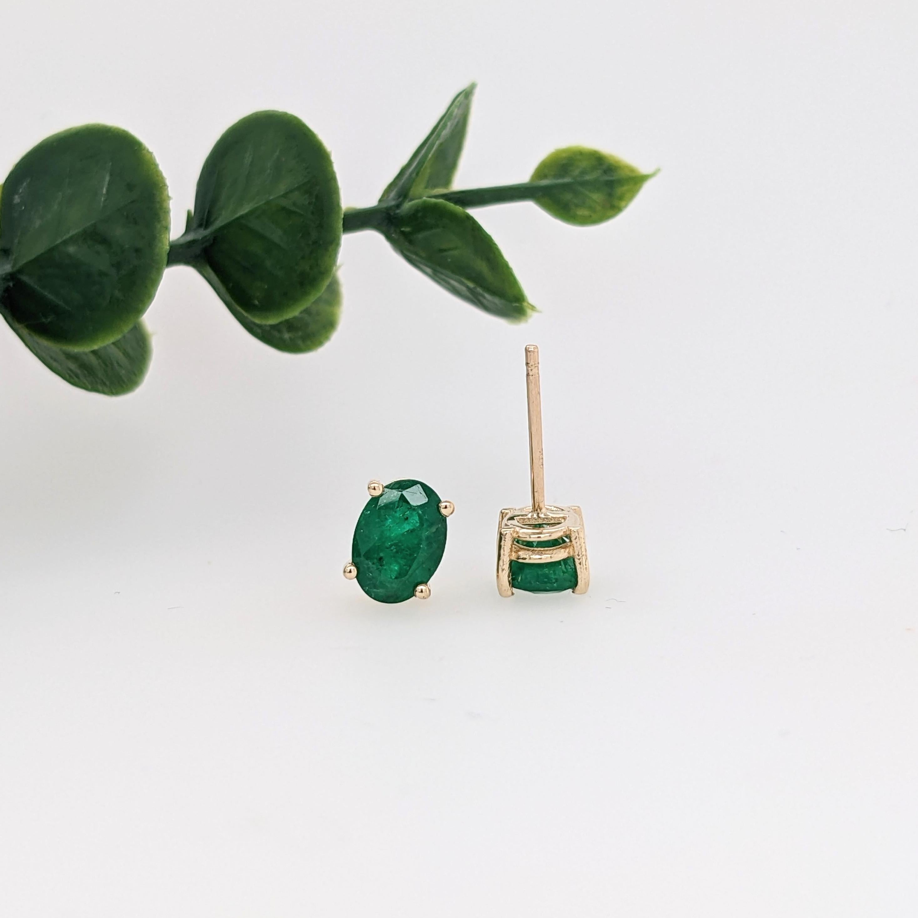 Orecchini con solitario di smeraldo in oro massiccio 14K, ovale 6x4 mm in vendita 1