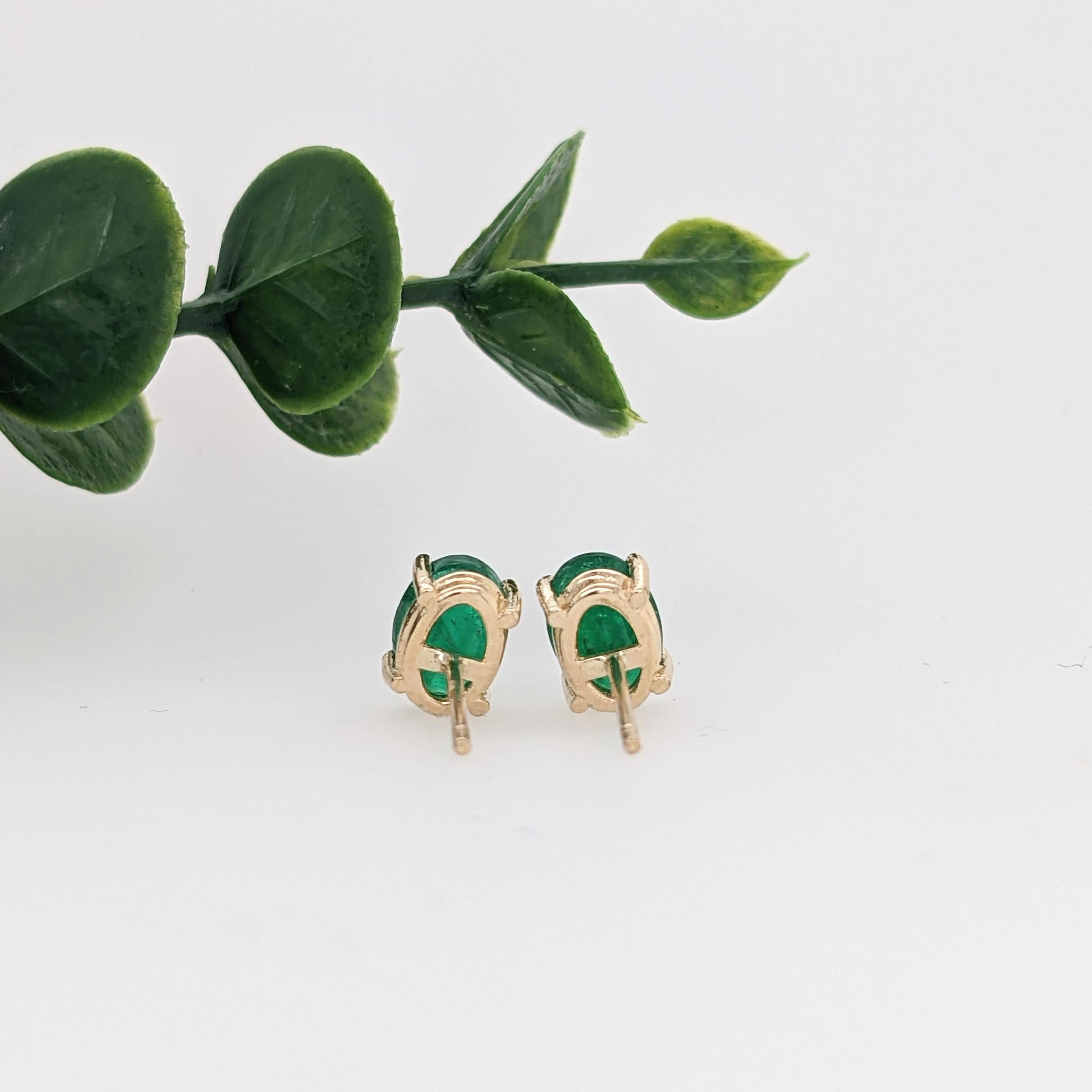 Orecchini con solitario di smeraldo in oro massiccio 14K, ovale 6x4 mm in vendita 2
