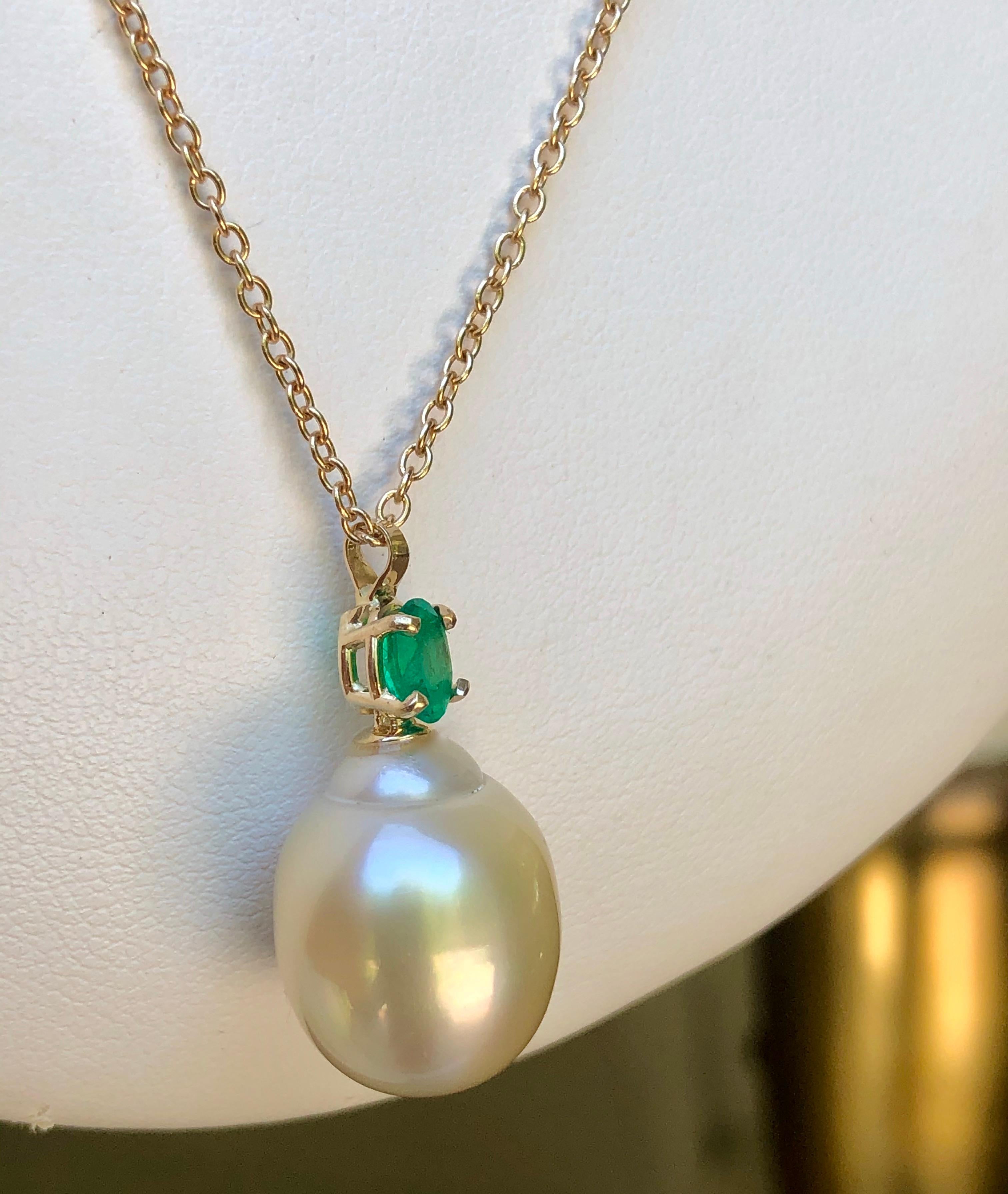 Emerald South Sea Pearl Pendant Necklace 18 Karat 6
