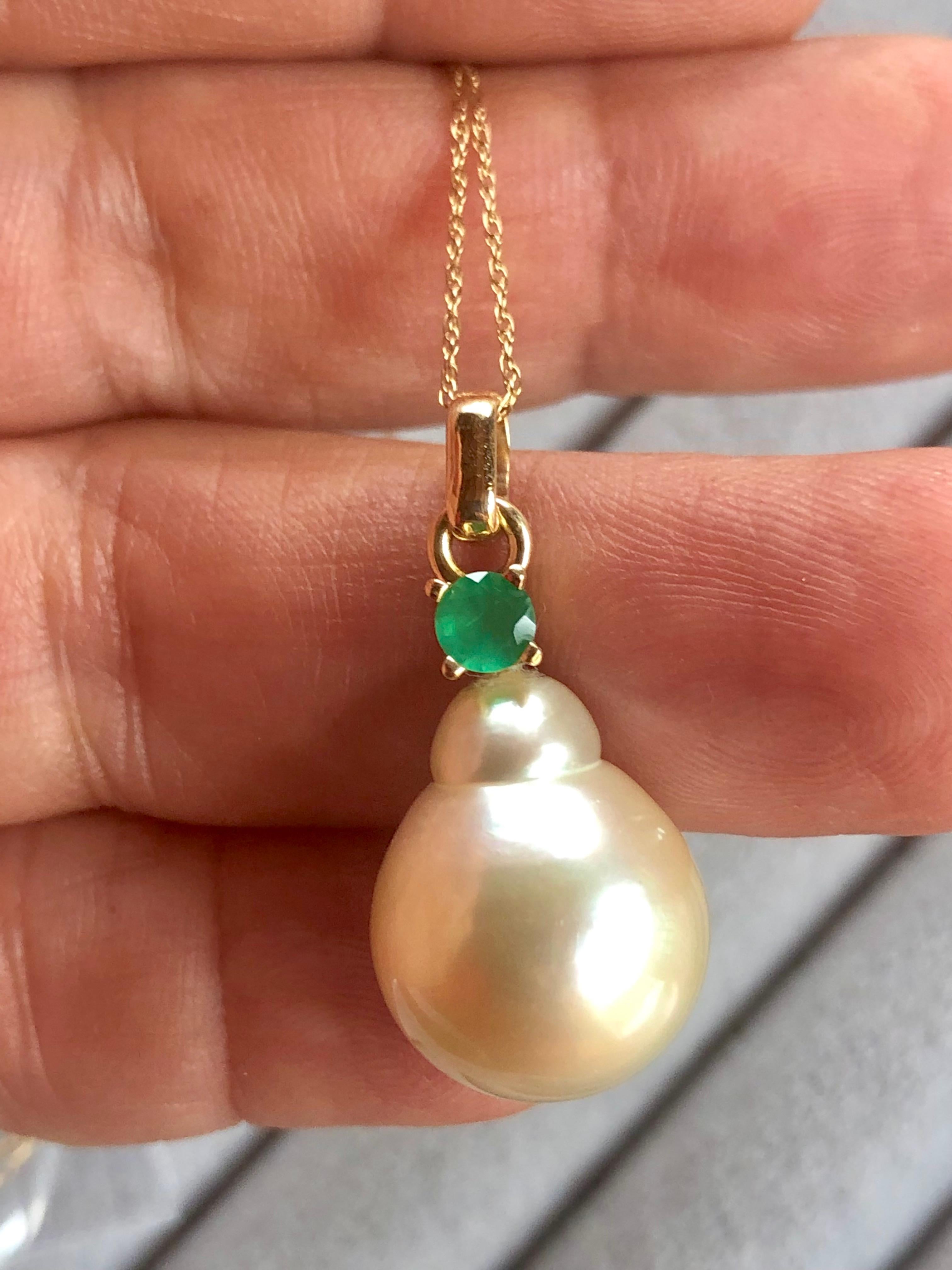 Primary Stones: 100% Cultivate Natural Baroque South Sea Pearl Pendant Necklace with  
Color/Surface: Cream golden, exhibits an excellent high luster, thick nacre & silky smooth surface
Pearl Measurements : 18.00x 14.00mm 
Pendant Length: 1