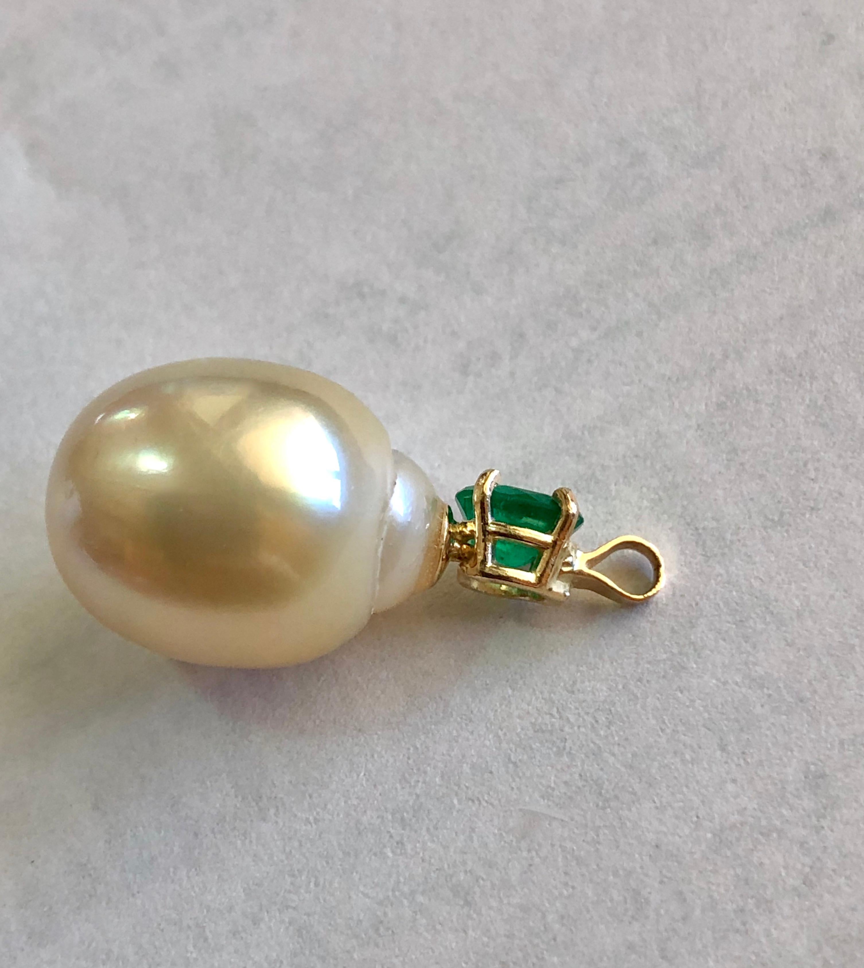 Emerald South Sea Pearl Pendant Necklace 18 Karat 1