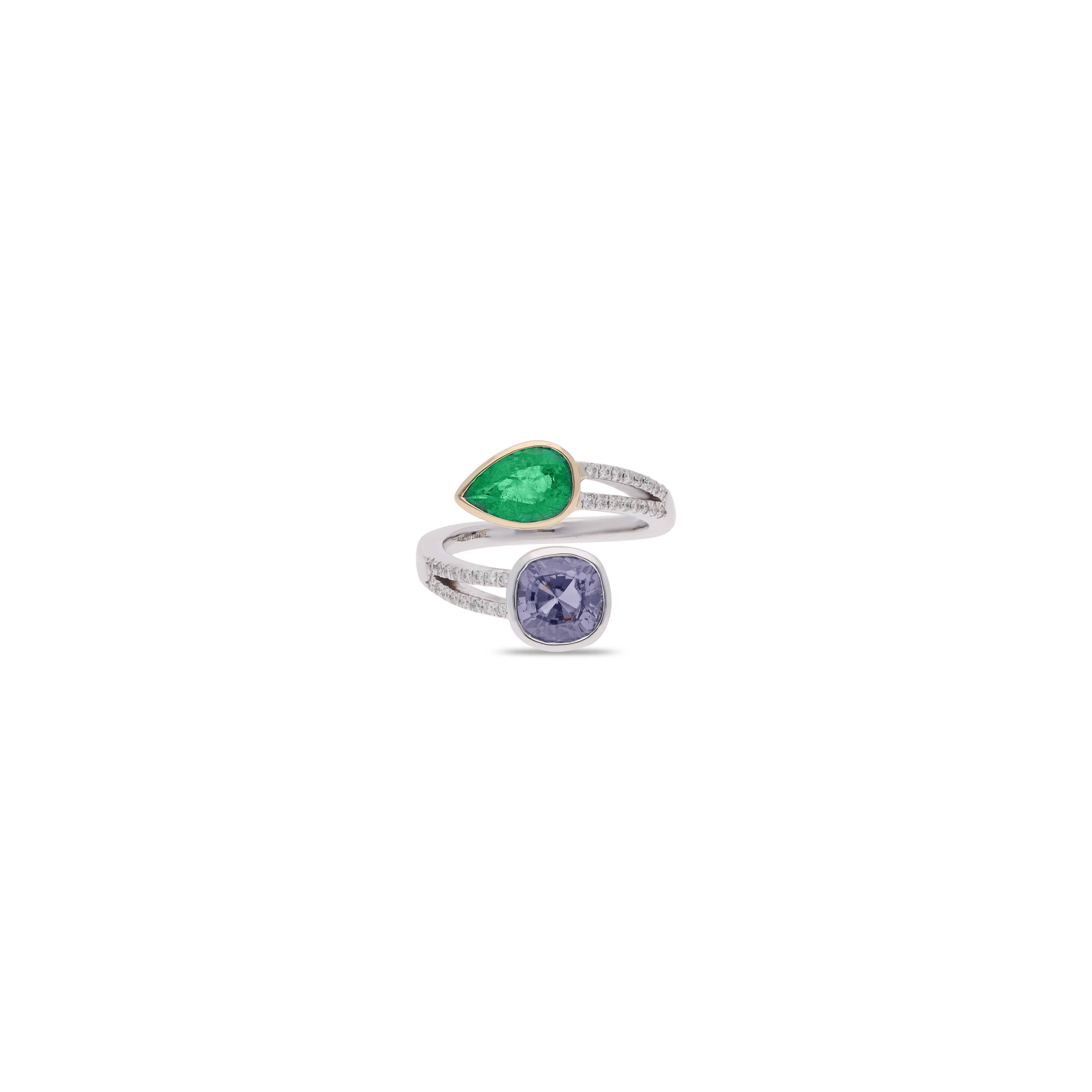 This contemporary open-top ring features a stunning 1.47-carat pear-shaped emerald paired with a 2.28-carat violet spinel, creating a striking contrast. The band is elegantly adorned with 32 diamonds totaling 0.18 carats, adding brilliance and