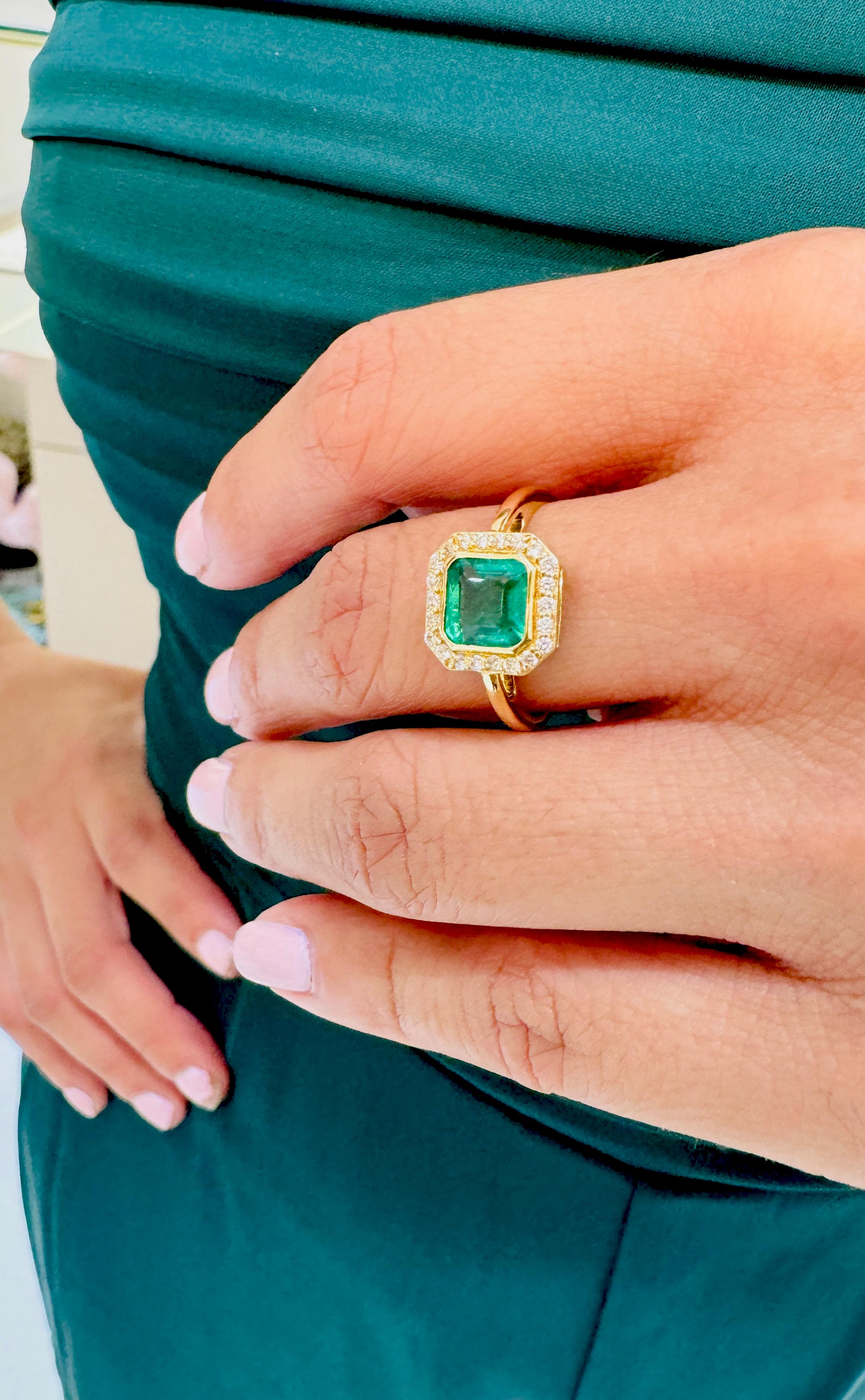 Taille carrée Bague carrée et diamants en or jaune 18 carats en vente