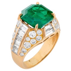 Emerald Statement 14K White Gold Classic Charm Signature