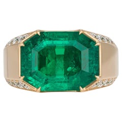 Emerald Statement 14K White Gold Graceful Brilliance Signature
