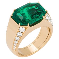 Emerald Statement 14K White Gold Graceful Brilliance Signature