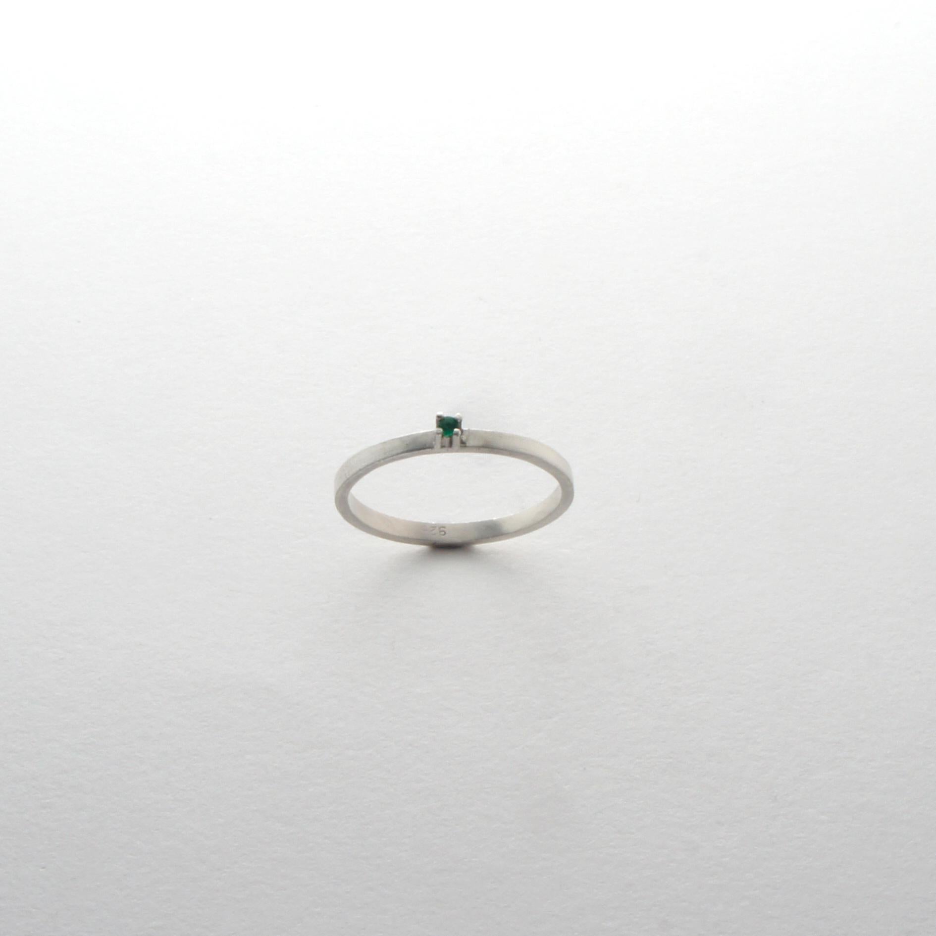 Emerald Sterling Silver Narrow Ring  In New Condition For Sale In CLYDEBANK, GB
