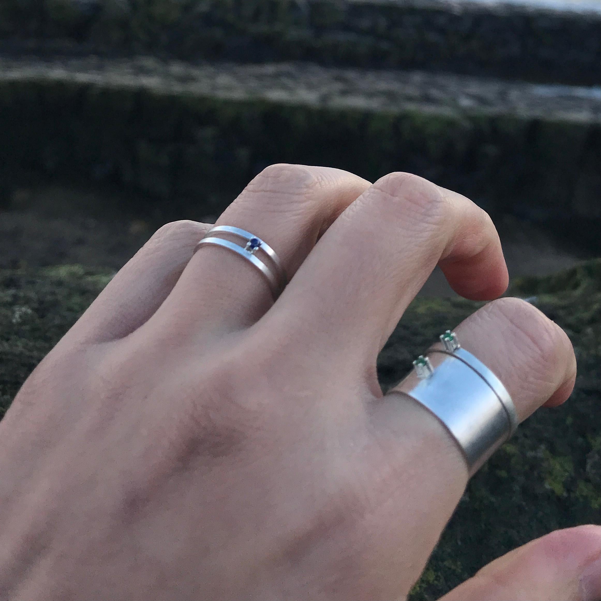 Artisan Large bague en argent sterling et émeraude, taille US7.25 en vente