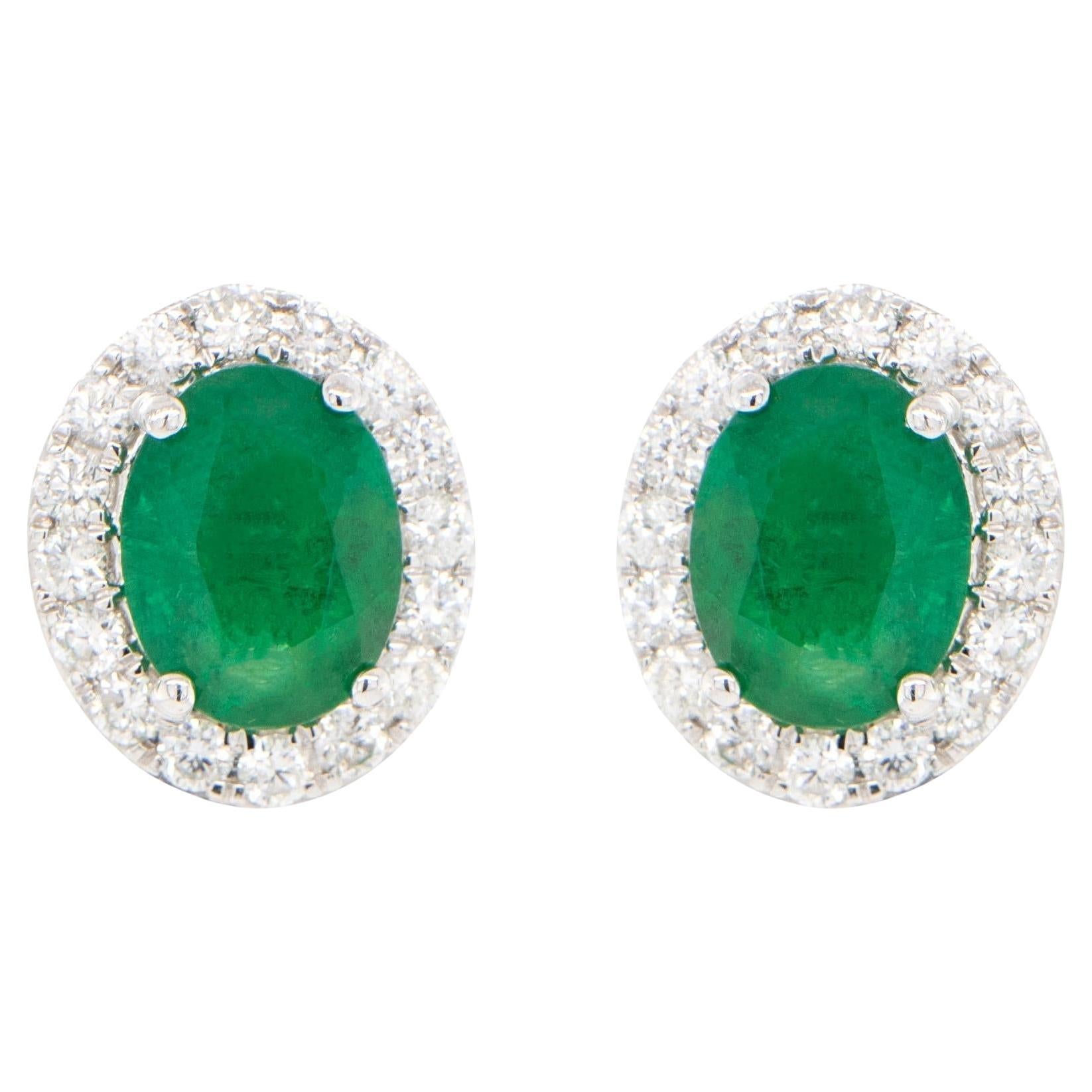 Clous d'oreilles en or 18 carats avec halo de diamants de 4,65 carats