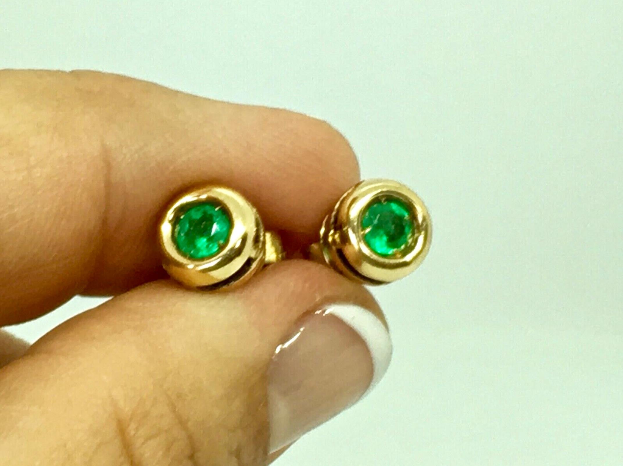 round emerald stud earrings