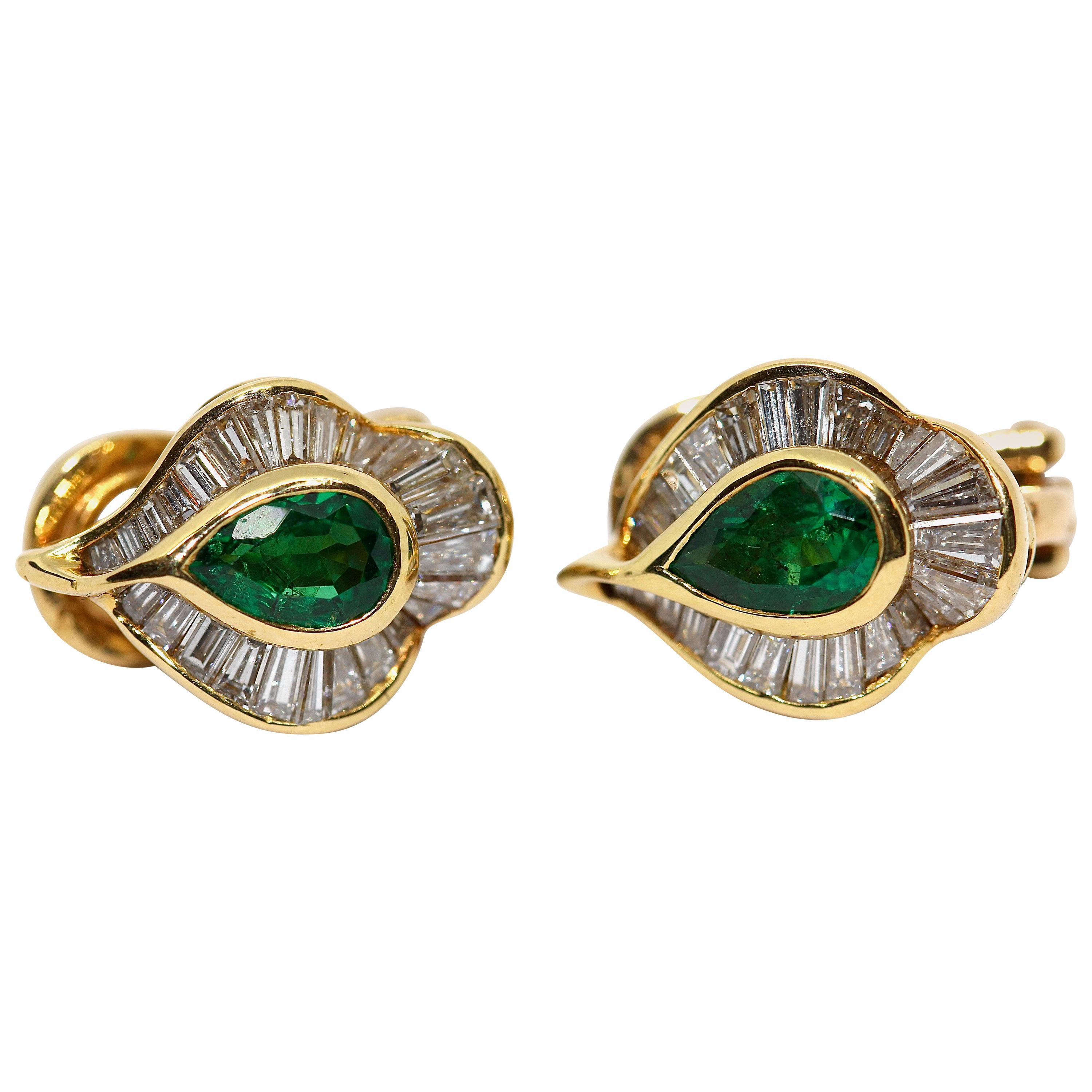 Emerald Stud Earrings with 55 Diamonds, by Hans Stern, 18 Karat Gold