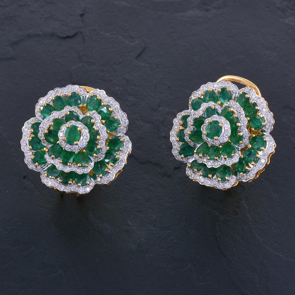 These earrings are made with genuine emerald gemstones and diamond pave. They are set in 18K gold and have a flower design. These earrings are perfect for any occasion and make a great addition to any jewelry collection.

Specifications

Dimensions: