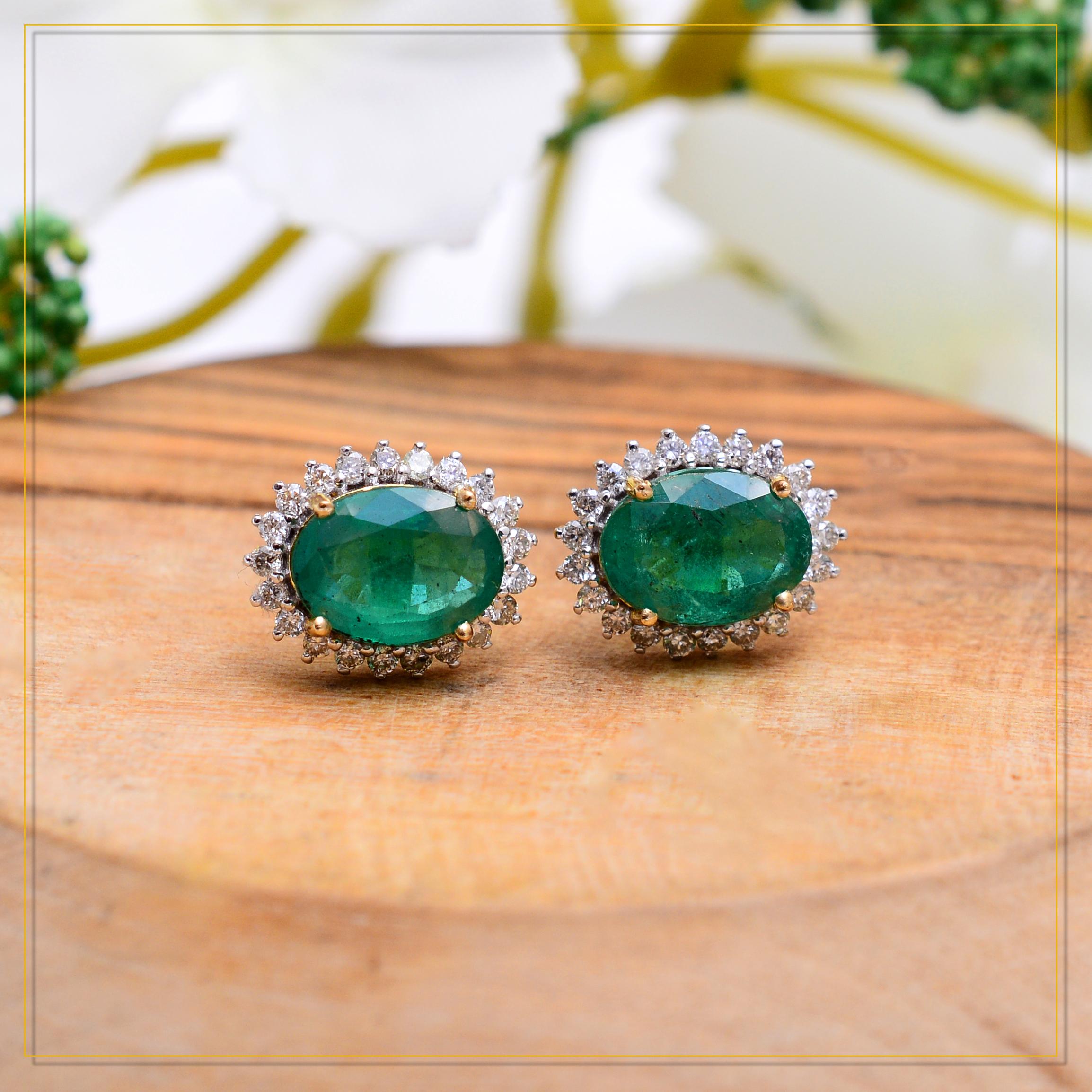 Art Deco Emerald Stud Earrings with Diamond in 18karat Gold For Sale
