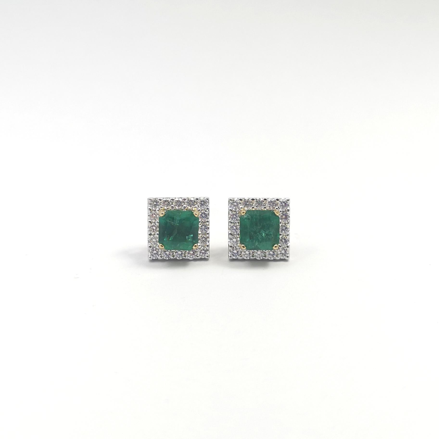 Taglio princess Orecchini a perno con smeraldo e diamante con montatura in oro 18 carati/oro bianco in vendita