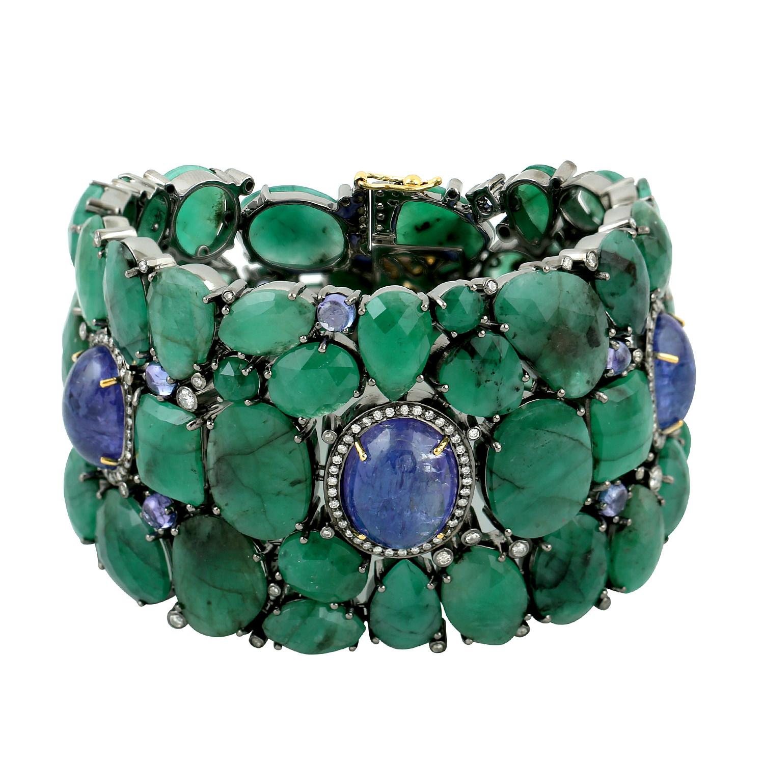 Artisan Bracelet de tanzanites, émeraudes et diamants en vente