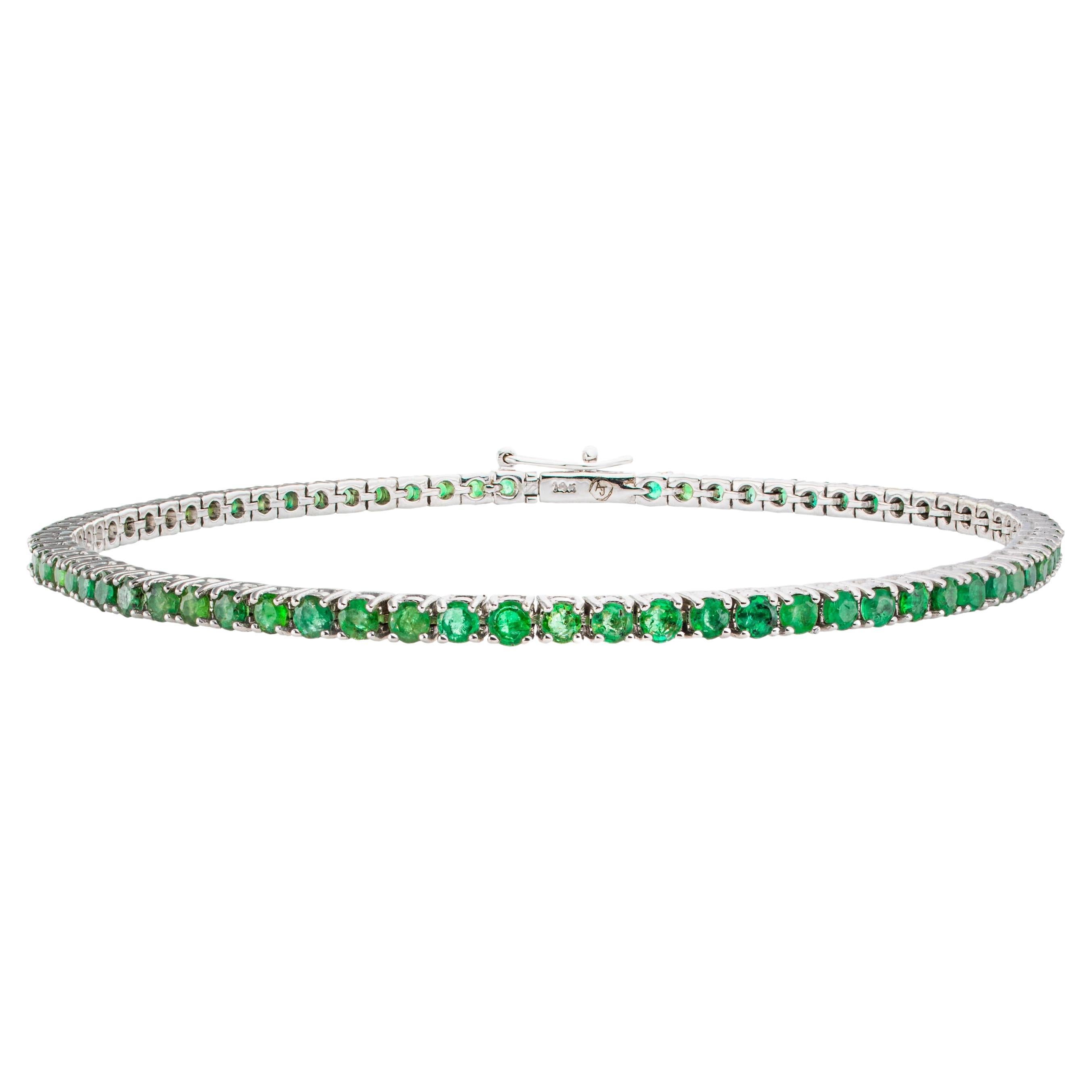 Bracelet tennis en or blanc 14 carats avec émeraude en vente