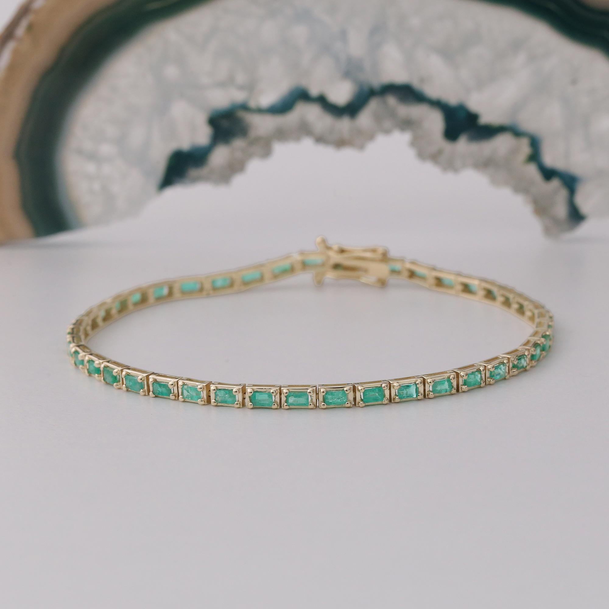 Emerald Tennis Bracelet 3.00ct Solid Gold In New Condition For Sale In Fatih, 34