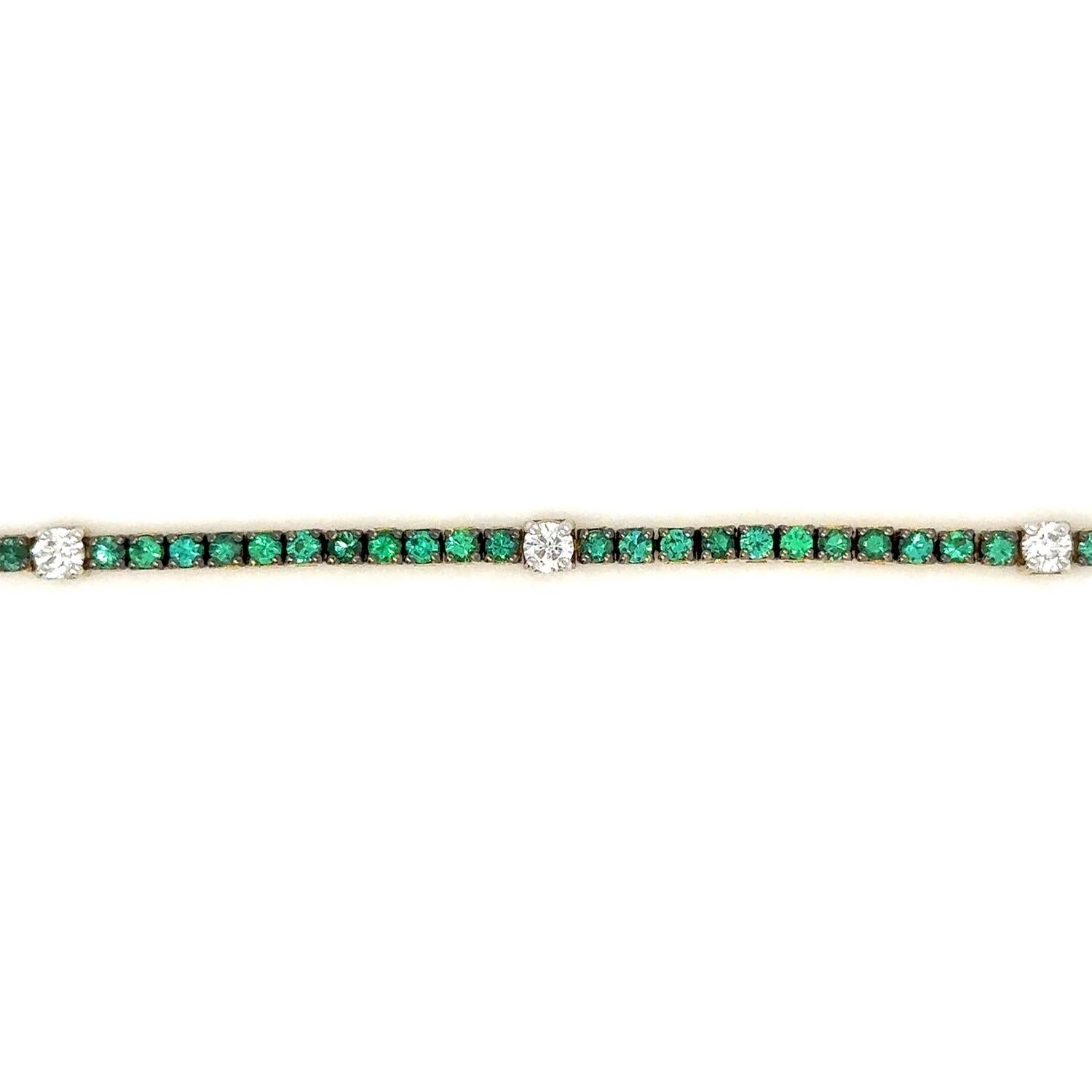Contemporary Emerald Tennis Bracelet With Diamonds 2.02 Carats 18K Yellow Gold For Sale