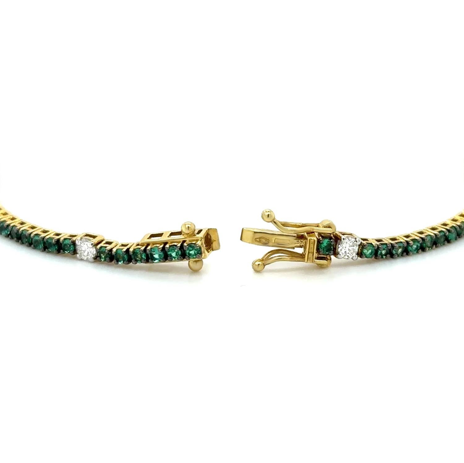 Mixed Cut Emerald Tennis Bracelet With Diamonds 2.02 Carats 18K Yellow Gold For Sale