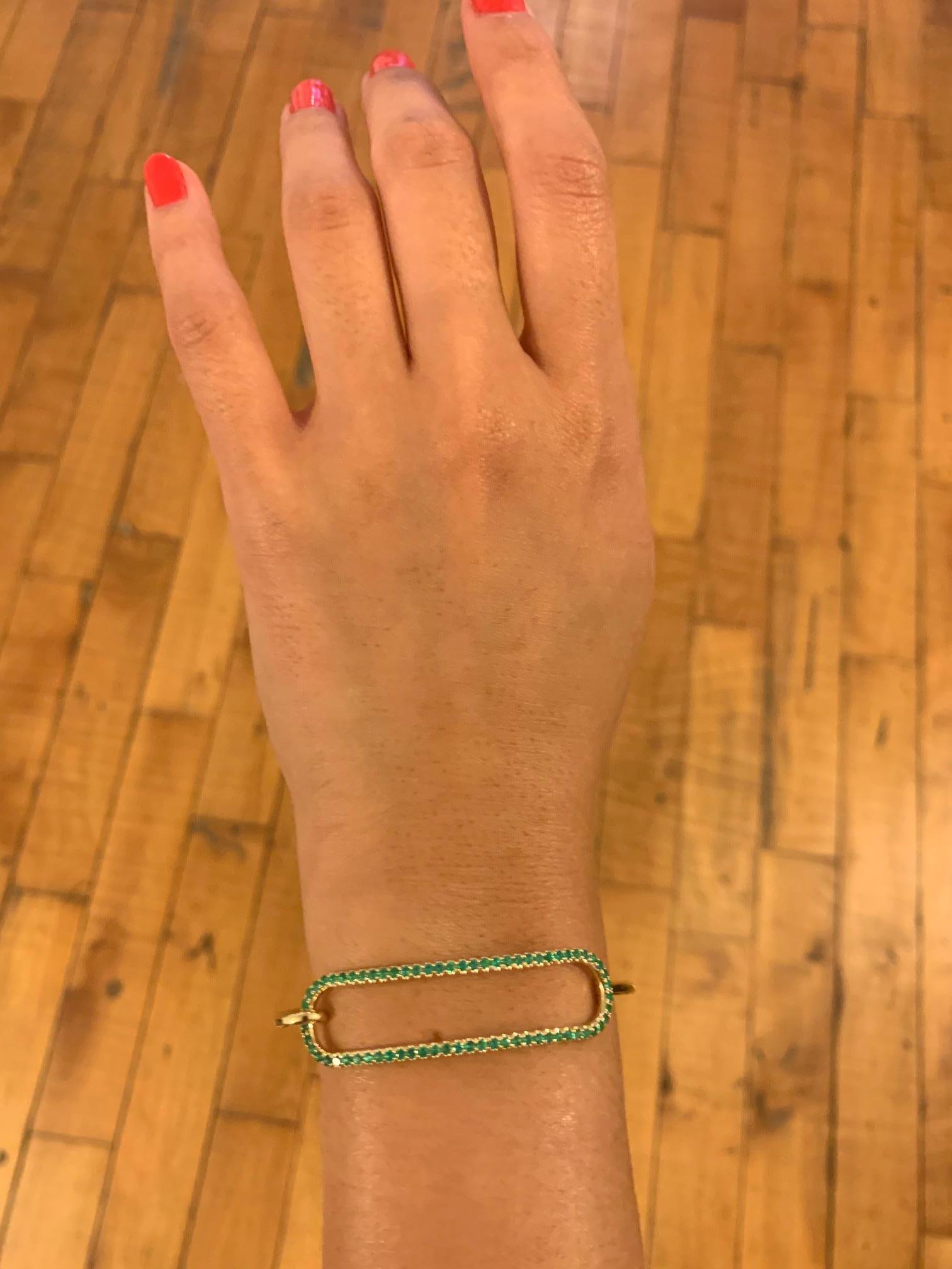 Modern Emerald Bracelet in 18 Karat Yellow Gold For Sale