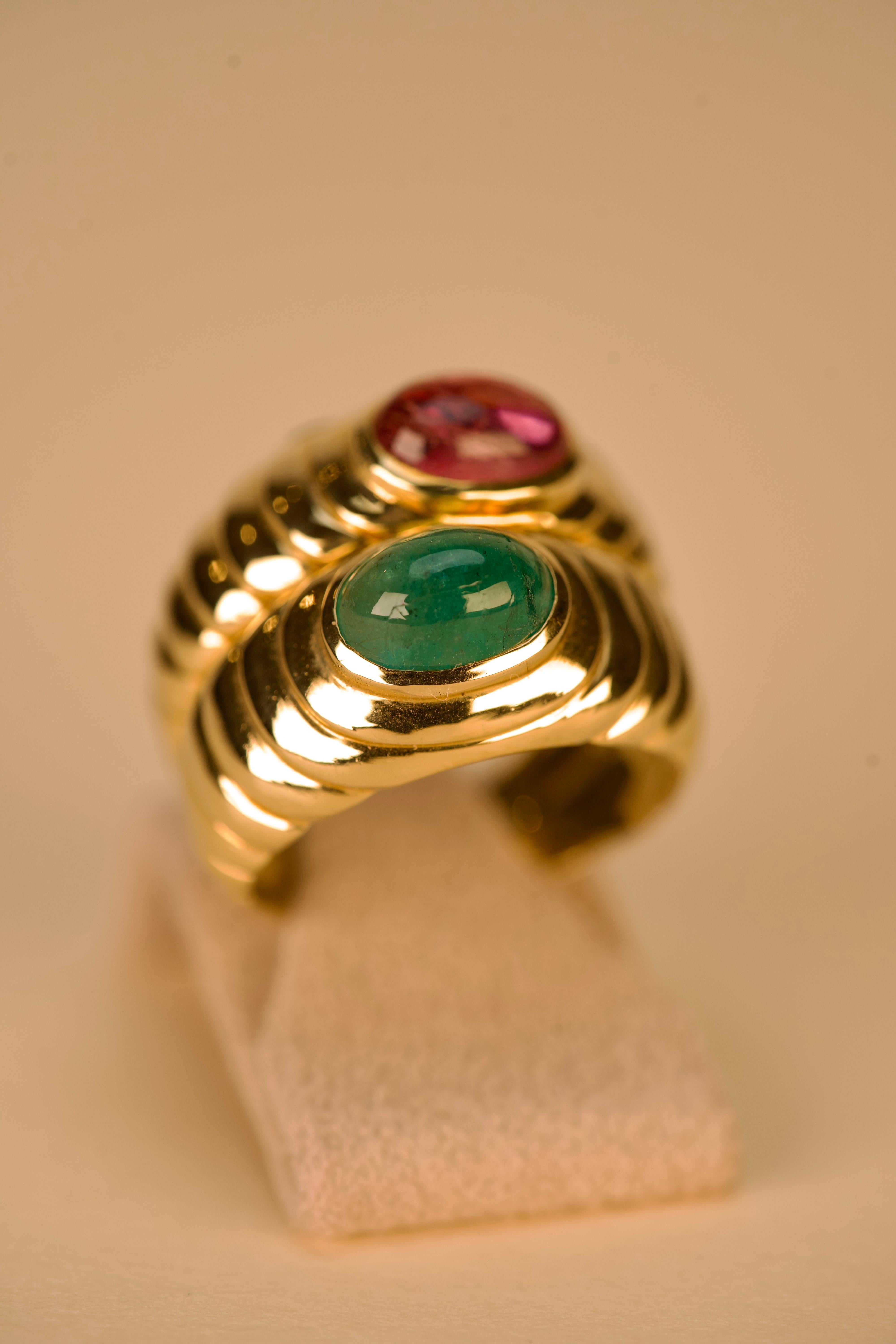 Anello doppio in oro con smeraldo e tormalina in vendita 2