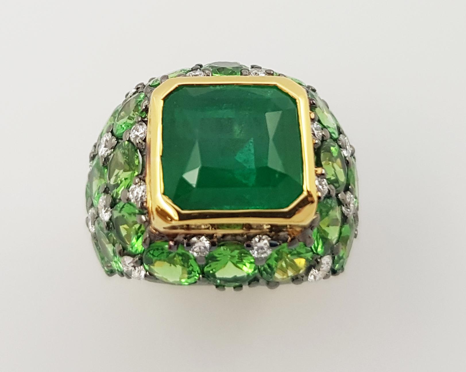 Emerald, Tsavorite and Diamond Ring Set in 18 Karat Gold Settings For Sale 4