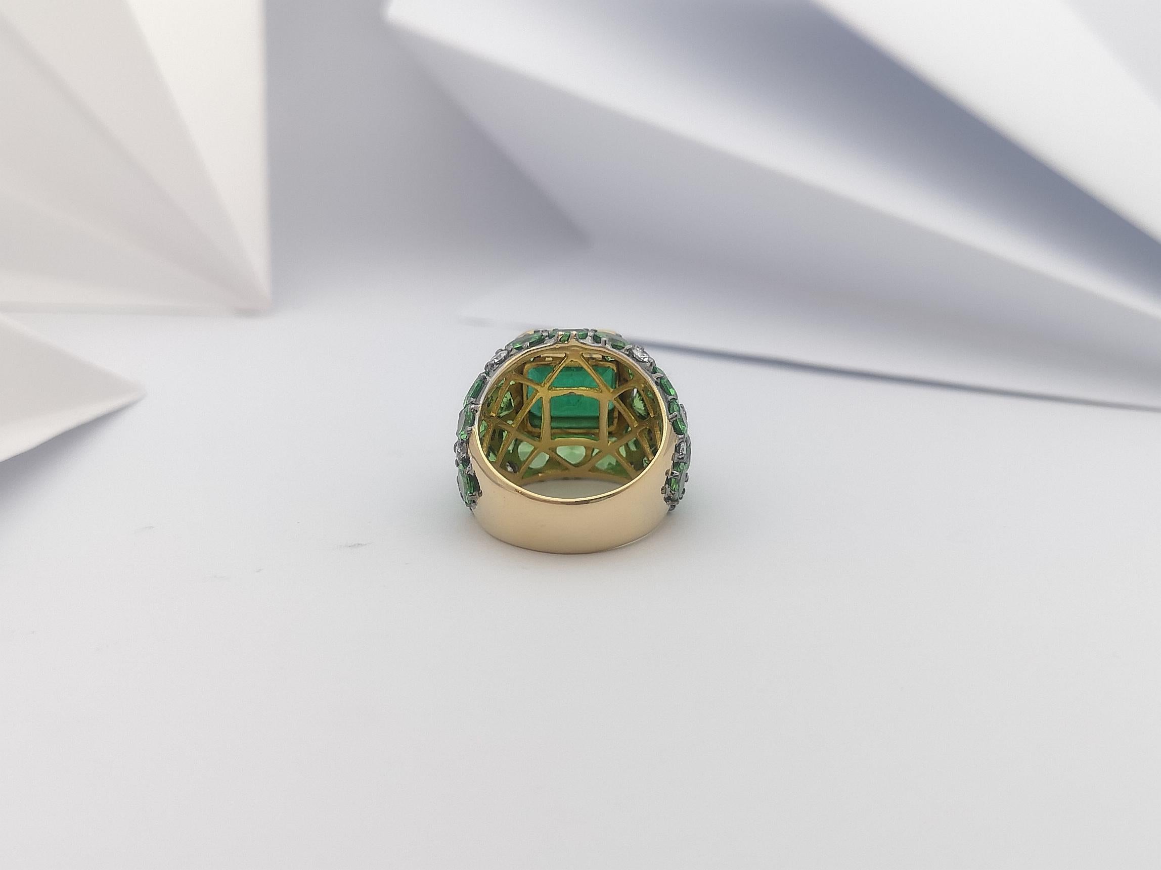 Emerald, Tsavorite and Diamond Ring Set in 18 Karat Gold Settings For Sale 8
