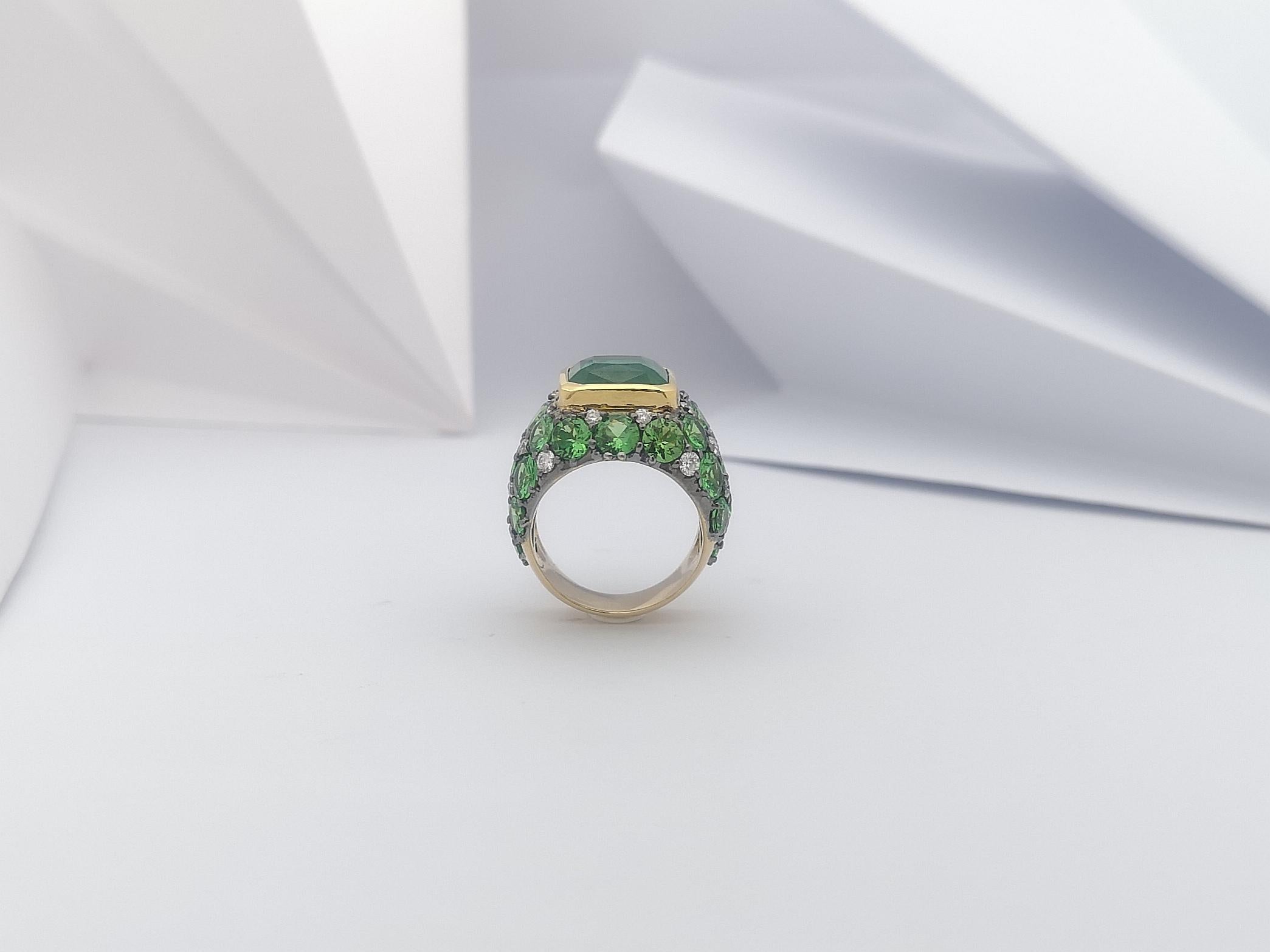 Emerald, Tsavorite and Diamond Ring Set in 18 Karat Gold Settings For Sale 10