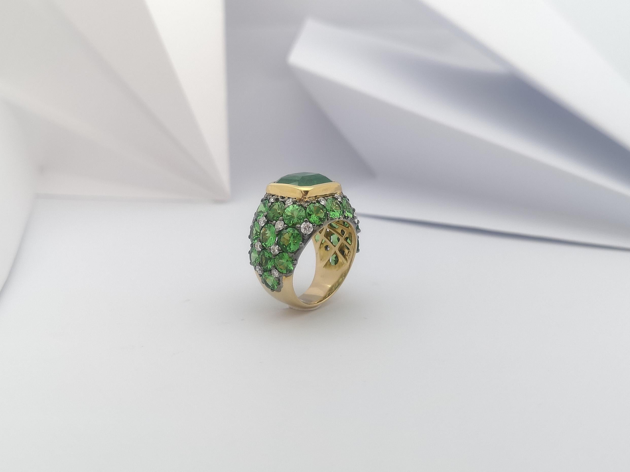 Emerald, Tsavorite and Diamond Ring Set in 18 Karat Gold Settings For Sale 11