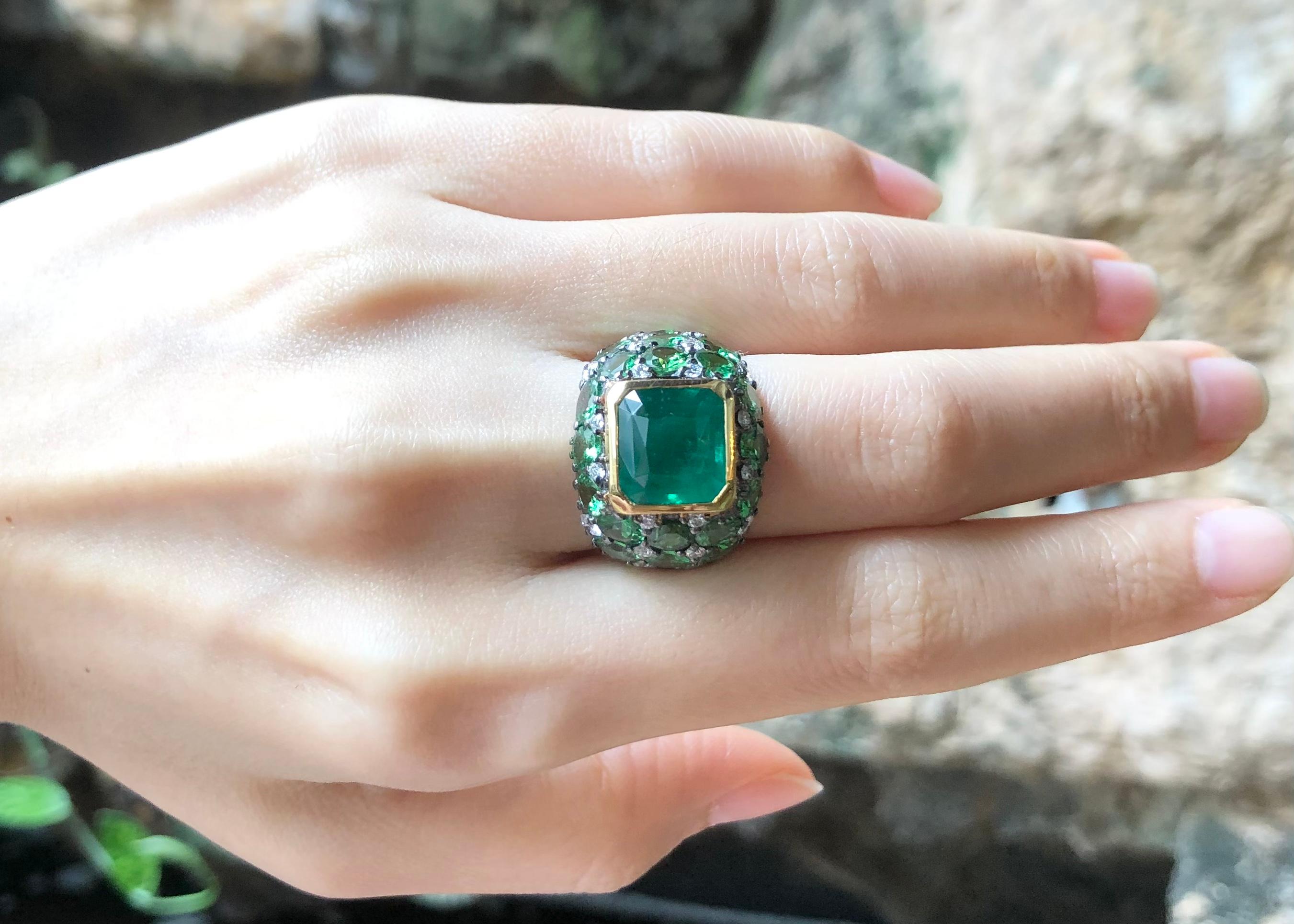 Square Cut Emerald, Tsavorite and Diamond Ring Set in 18 Karat Gold Settings For Sale