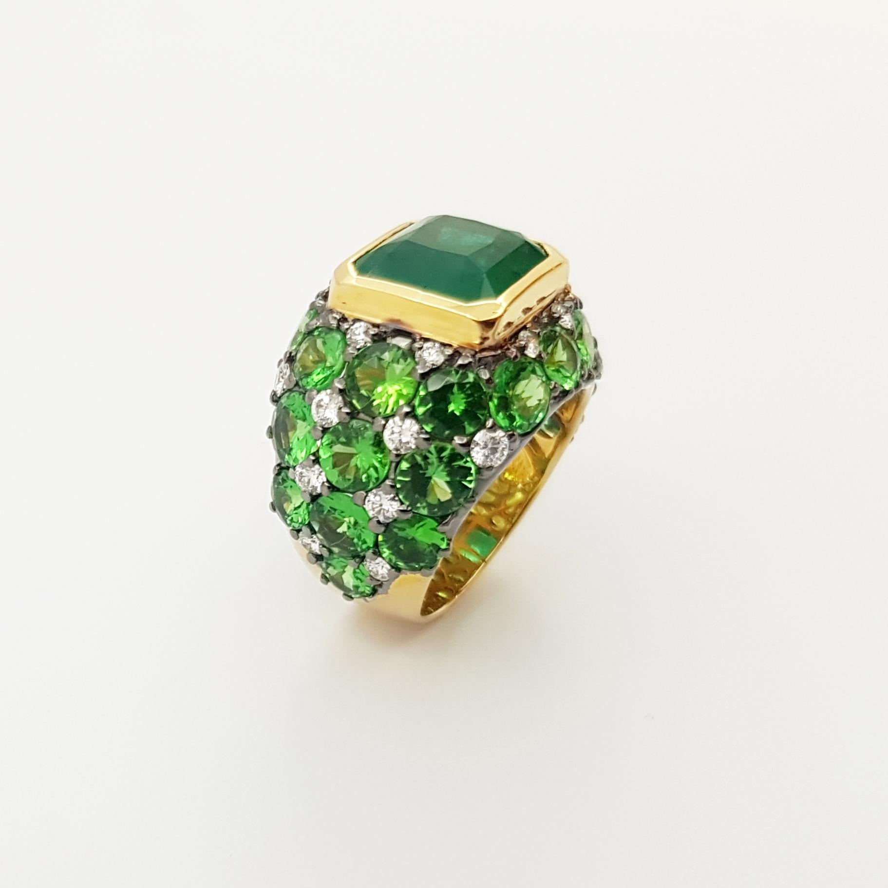 Emerald, Tsavorite and Diamond Ring Set in 18 Karat Gold Settings For Sale 3