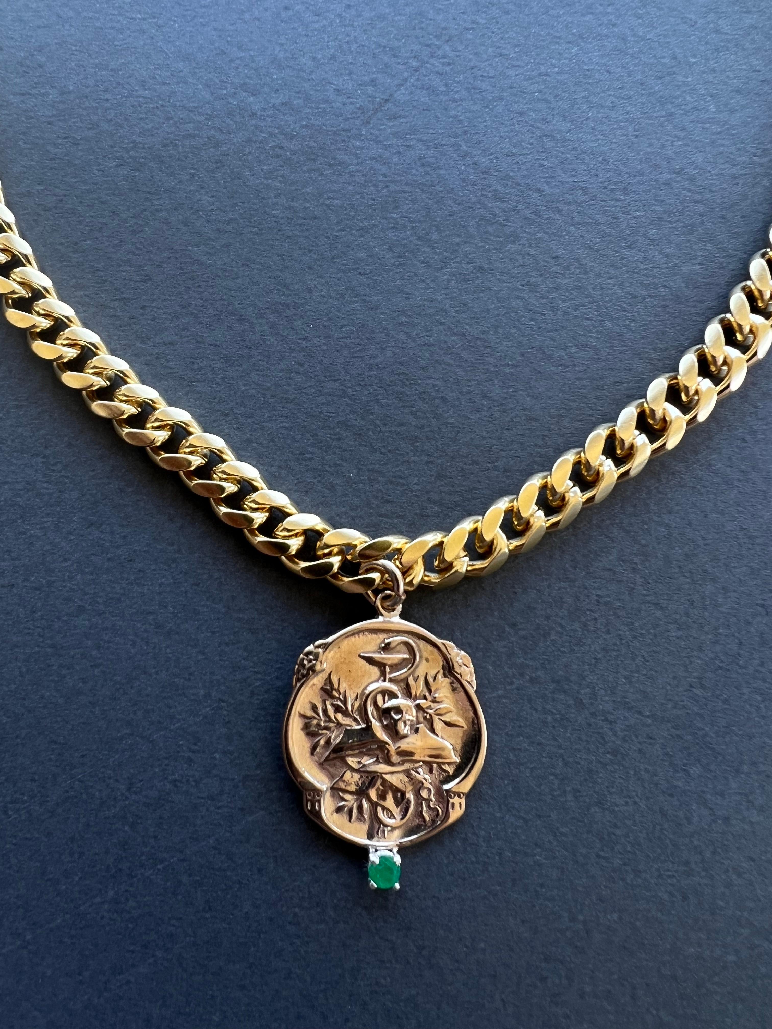 Smaragd-Halskette im viktorianischen Stil Memento Mori Medaille Choker Kette Schädel J Dauphin (Brillantschliff) im Angebot